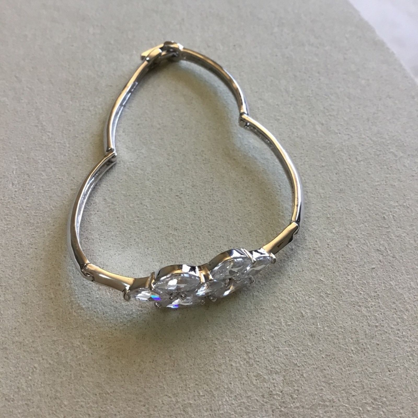 Other Elegant Silver Crystal Flower Bracelet Size ONE SIZE - 6 Thumbnail