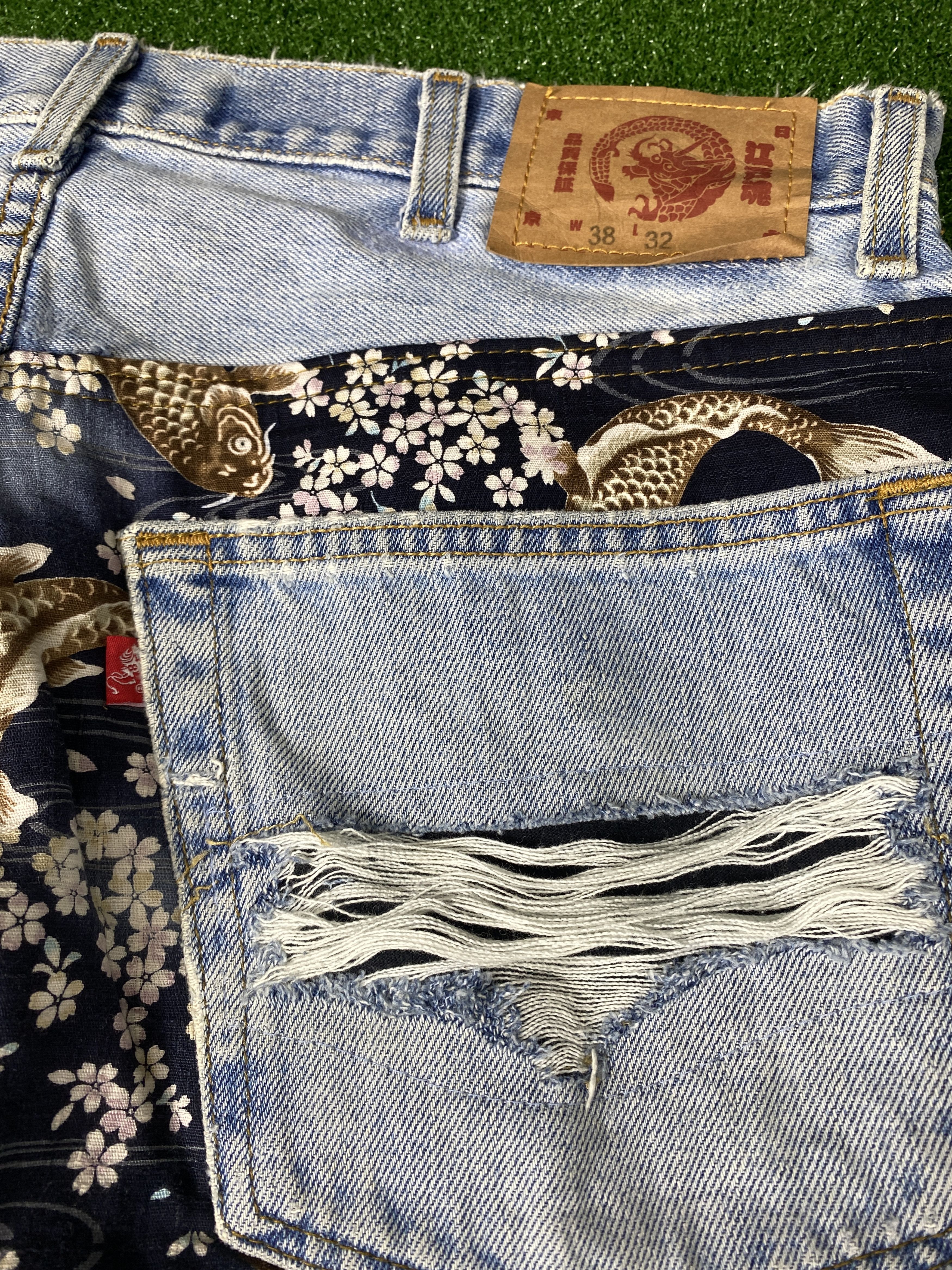 Japanese Brand Vintage Edomae Koi Pattern Sukajan Distressed Jeans CP0057 Size US 36 / EU 52 - 10 Thumbnail