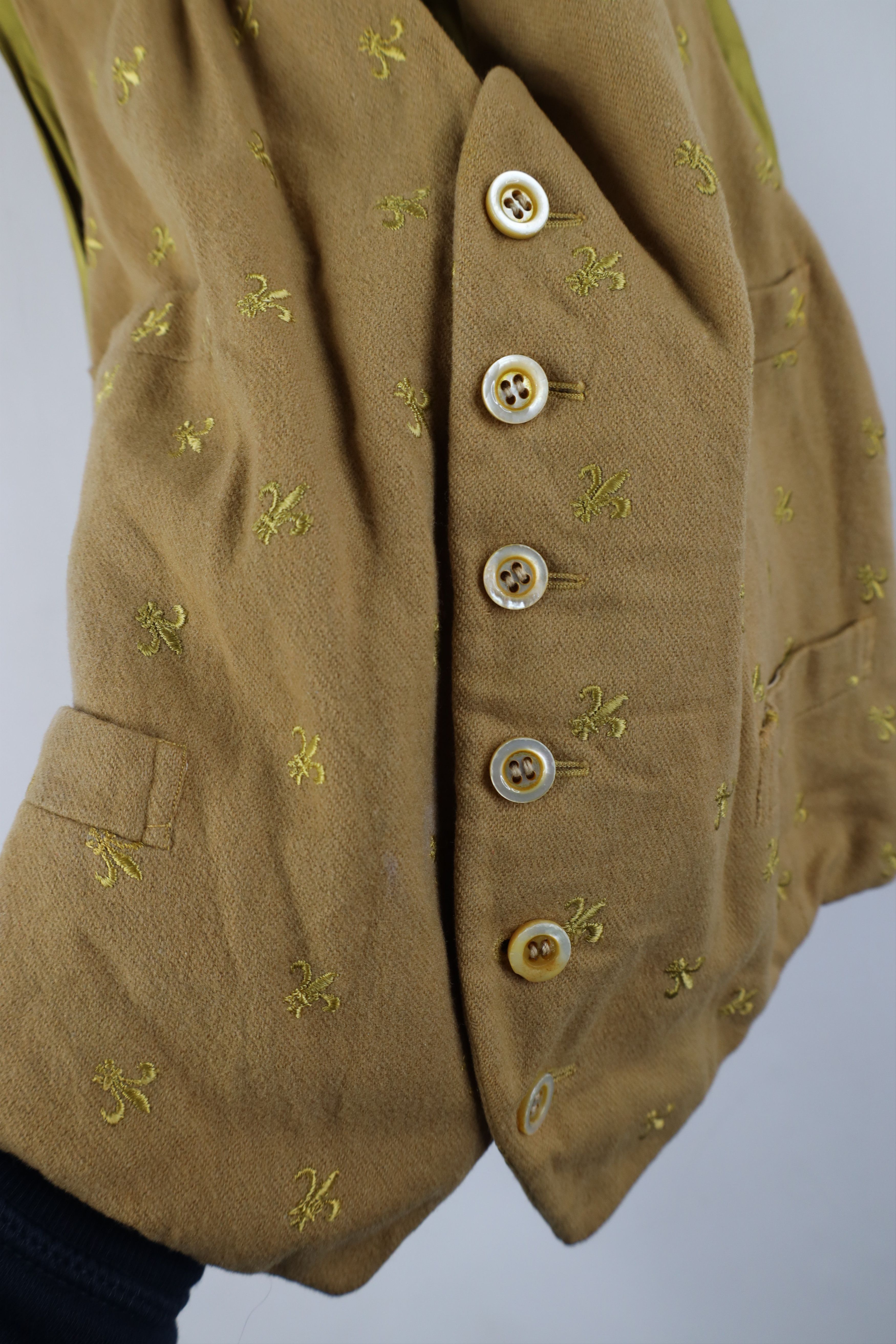Vintage Vintage 40s 50s Fleur de Lis Buckle Back Suit Vest Beige USA Size US M / EU 48-50 / 2 - 5 Thumbnail