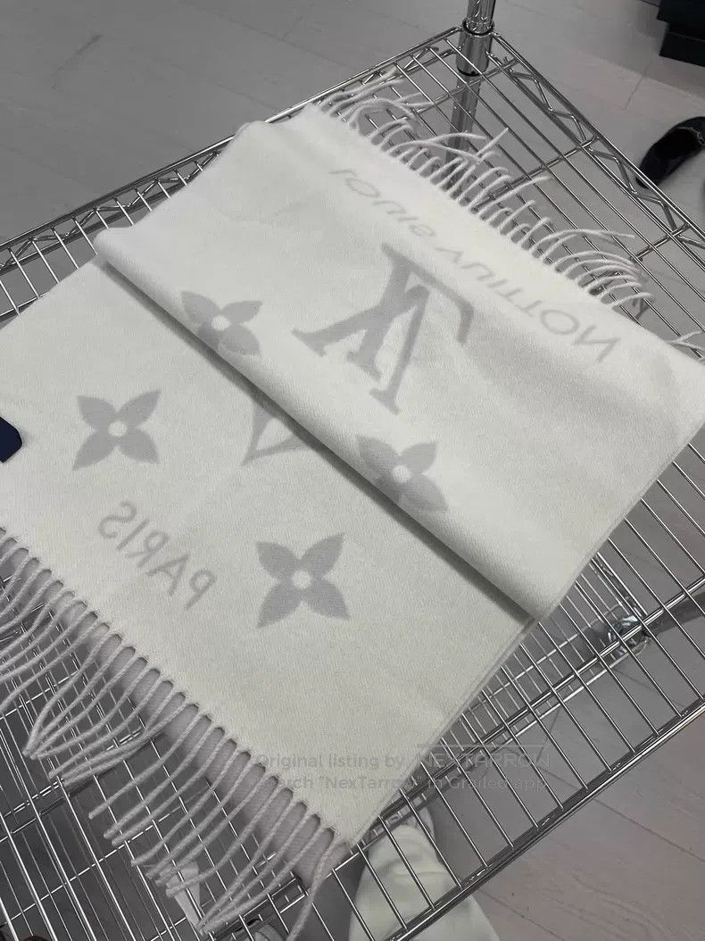 Louis Vuitton Louis Vuitton Grey double-faced cashmere scarf Size ONE SIZE - 2 Thumbnail