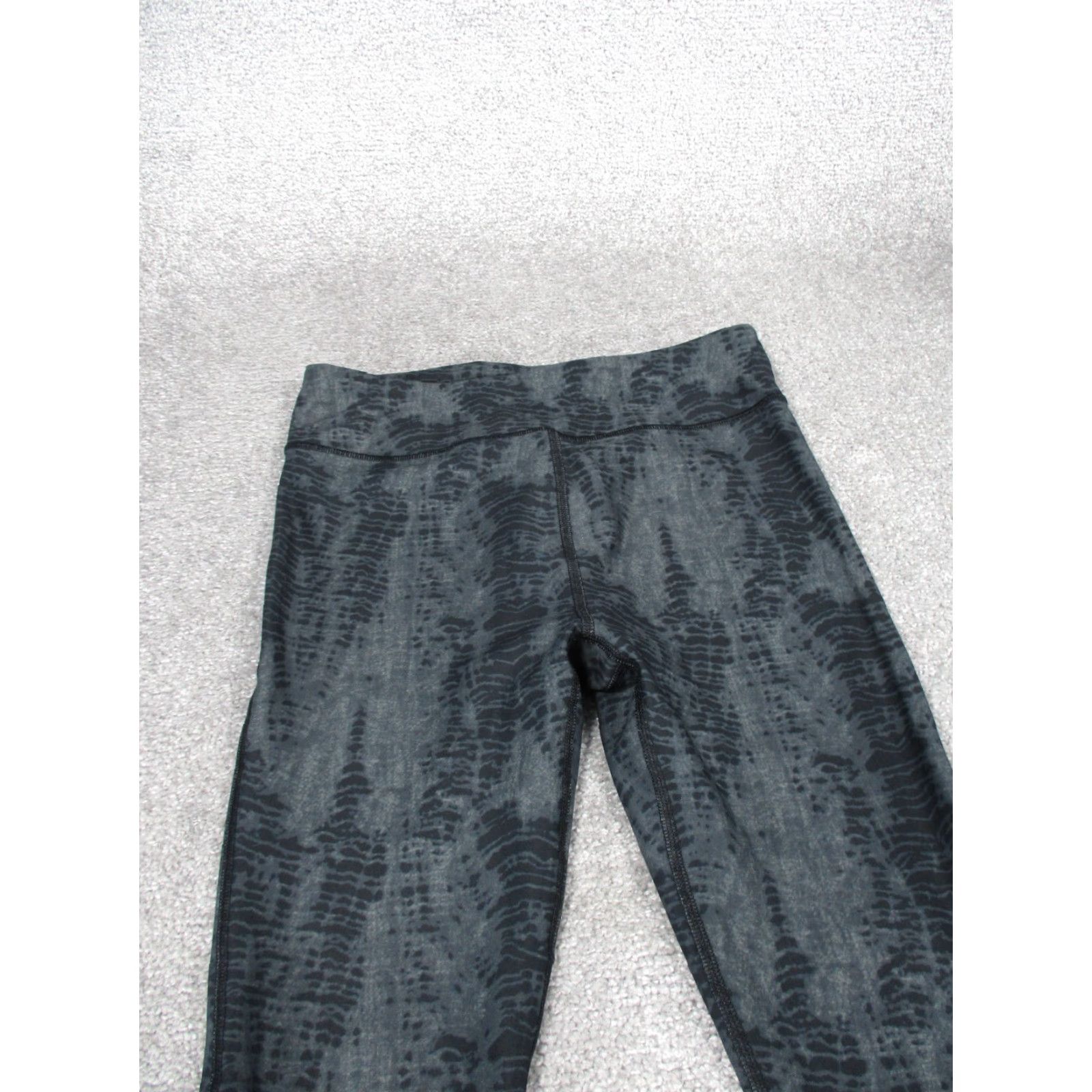 Under Armour Under Armour Leggings Women Cropped M Gray Compression HeatGear Athletic Activewear Running Yoga 90s? (Note: Remove questionable) Size 32" / US 10 / IT 46 - 3 Thumbnail