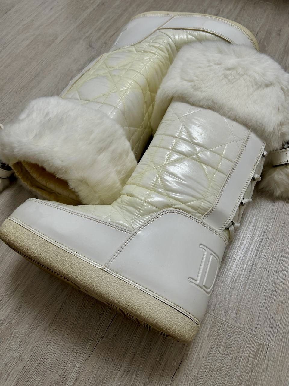Dior Y2K Dior by John Galliano Fur Gradient Snow Pompon Boots Size US 7 / IT 37 - 13 Thumbnail
