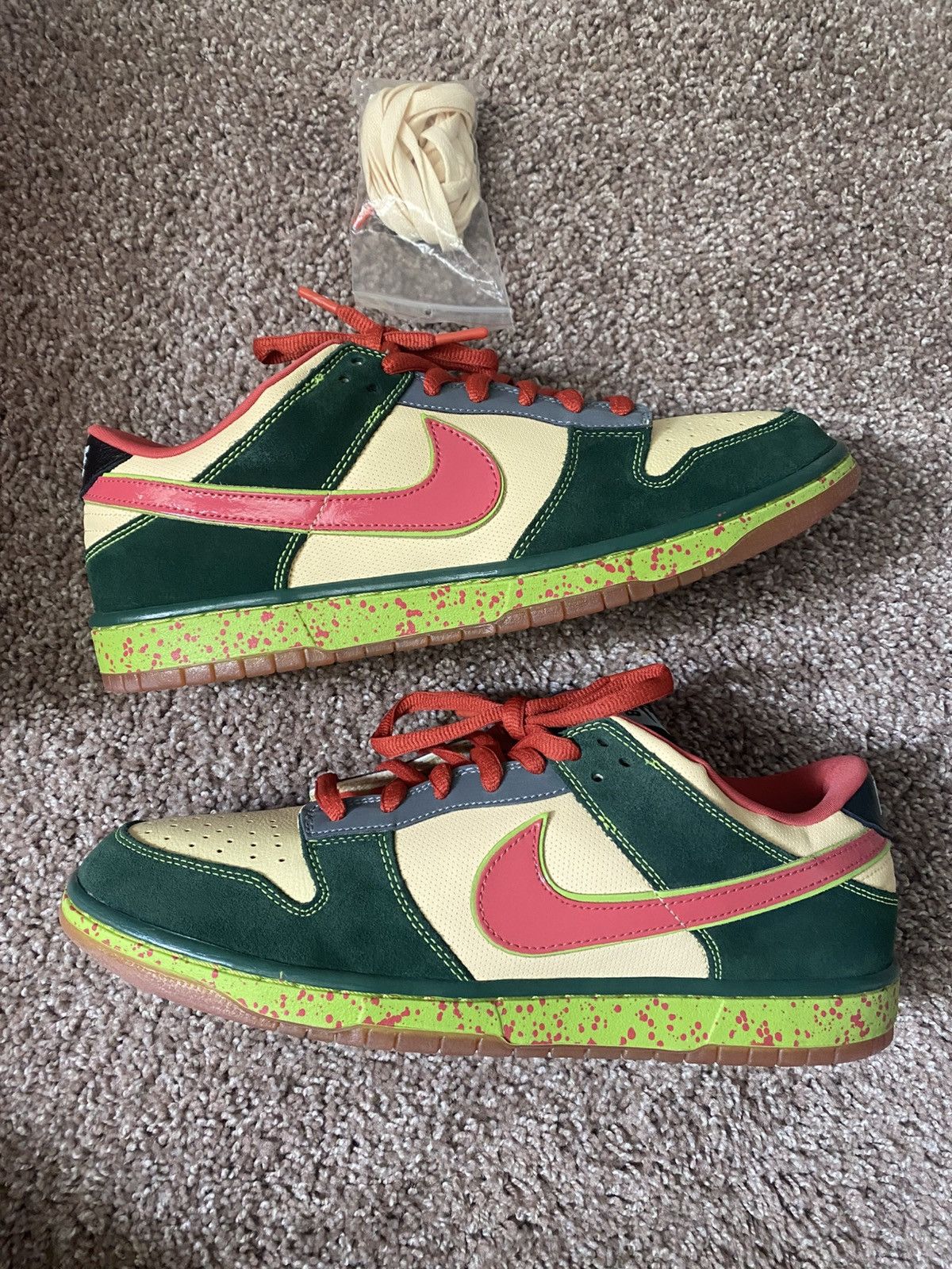 Nike Nike sb dunk low mosquito Size US 13 / EU 46 - 1 Thumbnail
