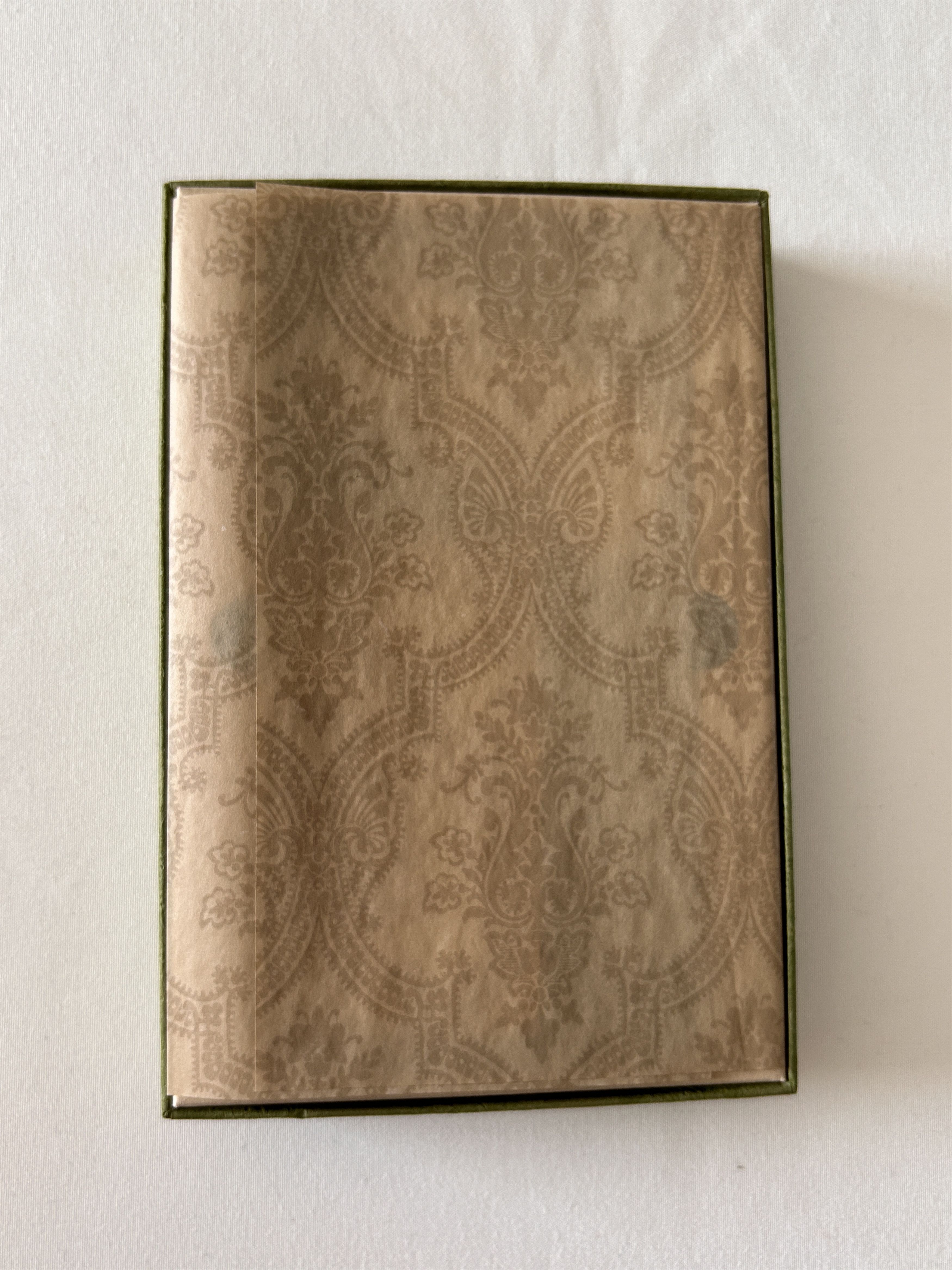Gucci NWT Gucci GG Supreme PVC iPhone 14 Case Beige 753609 Size ONE SIZE - 4 Thumbnail