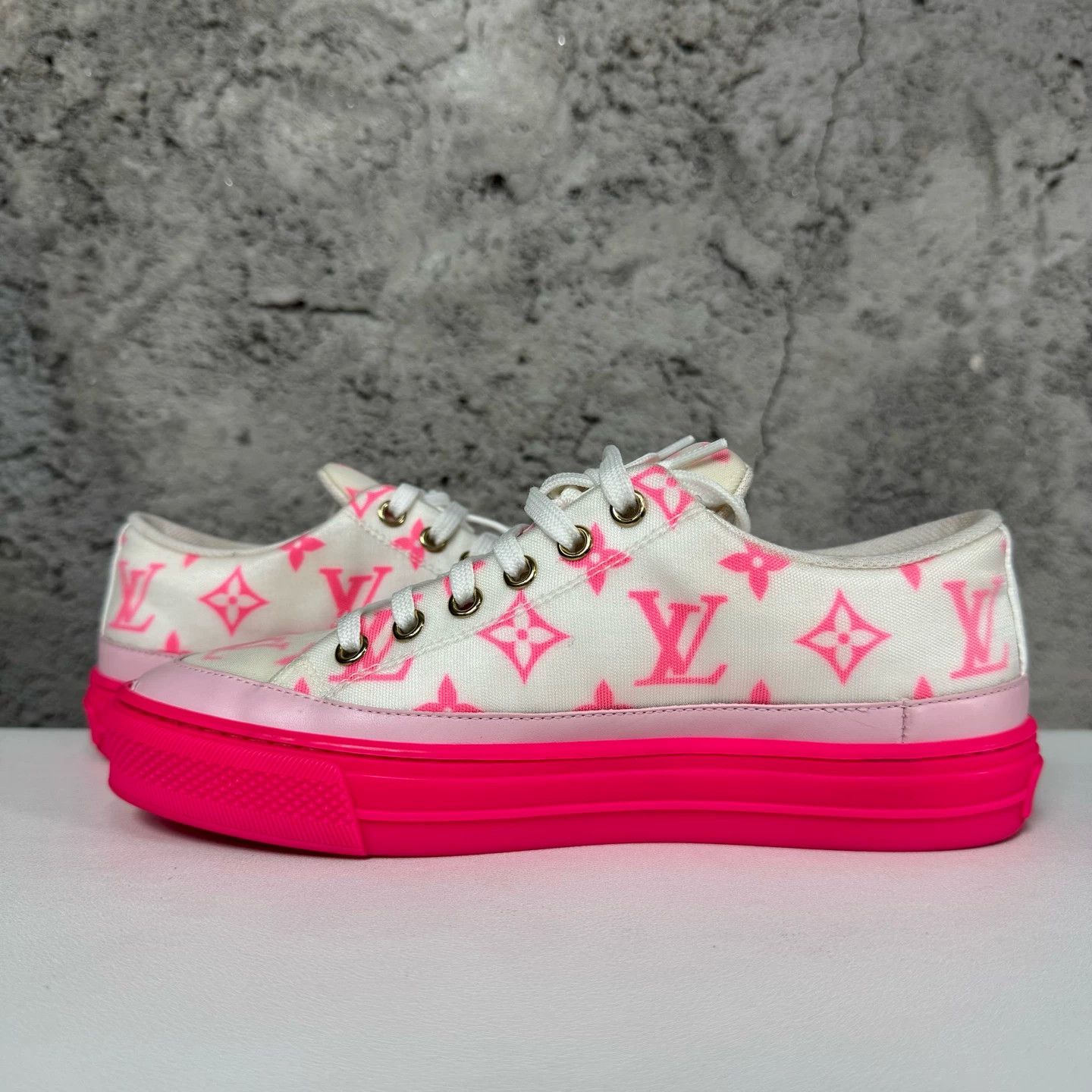 Louis Vuitton LV Monogram Women's Sneaker 35.5 Size US 5 / IT 35 - 6 Thumbnail