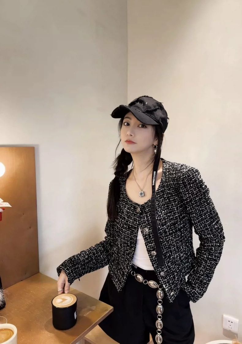Chanel Chanel 24B tweed woven U-neck jacket Size XXS / US 00 / IT 34 - 8 Thumbnail