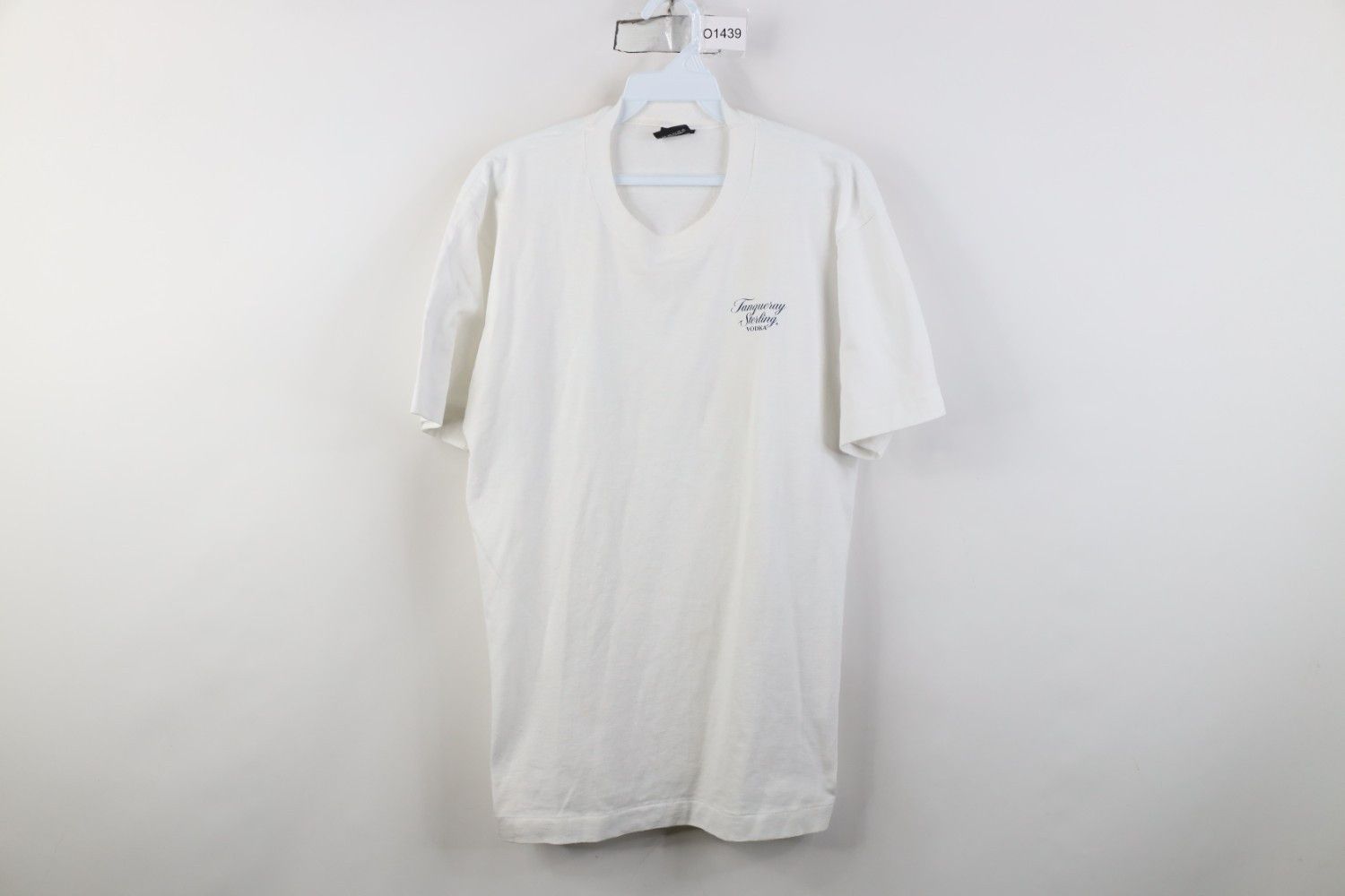 Vintage Vintage 80s 90s Tanqueray Sterling Vodka T-Shirt White USA Size US L / EU 52-54 / 3 - 1 Thumbnail