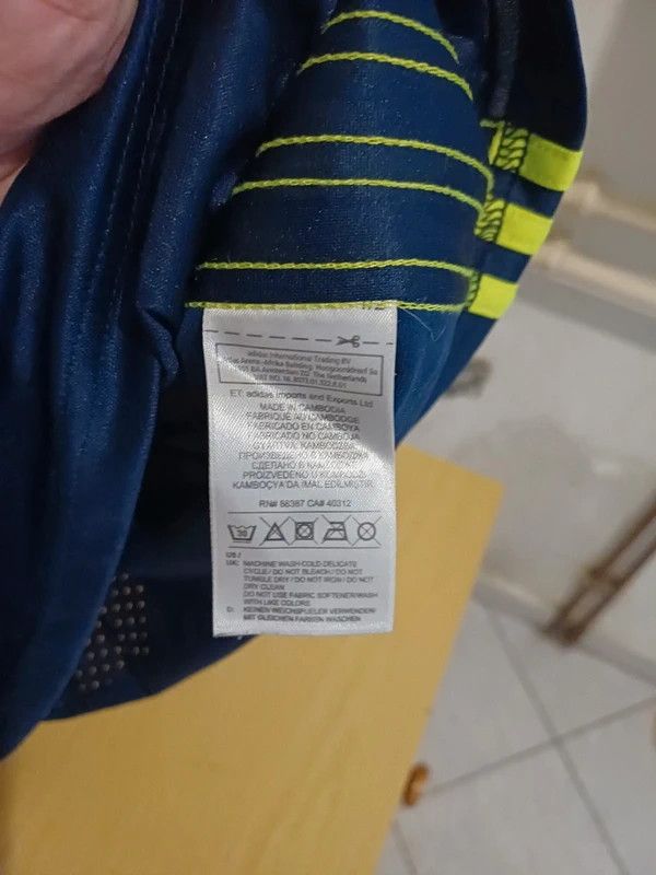 Adidas Original Sweden 2016 national team training shirt adizero Size US M / EU 48-50 / 2 - 11 Thumbnail