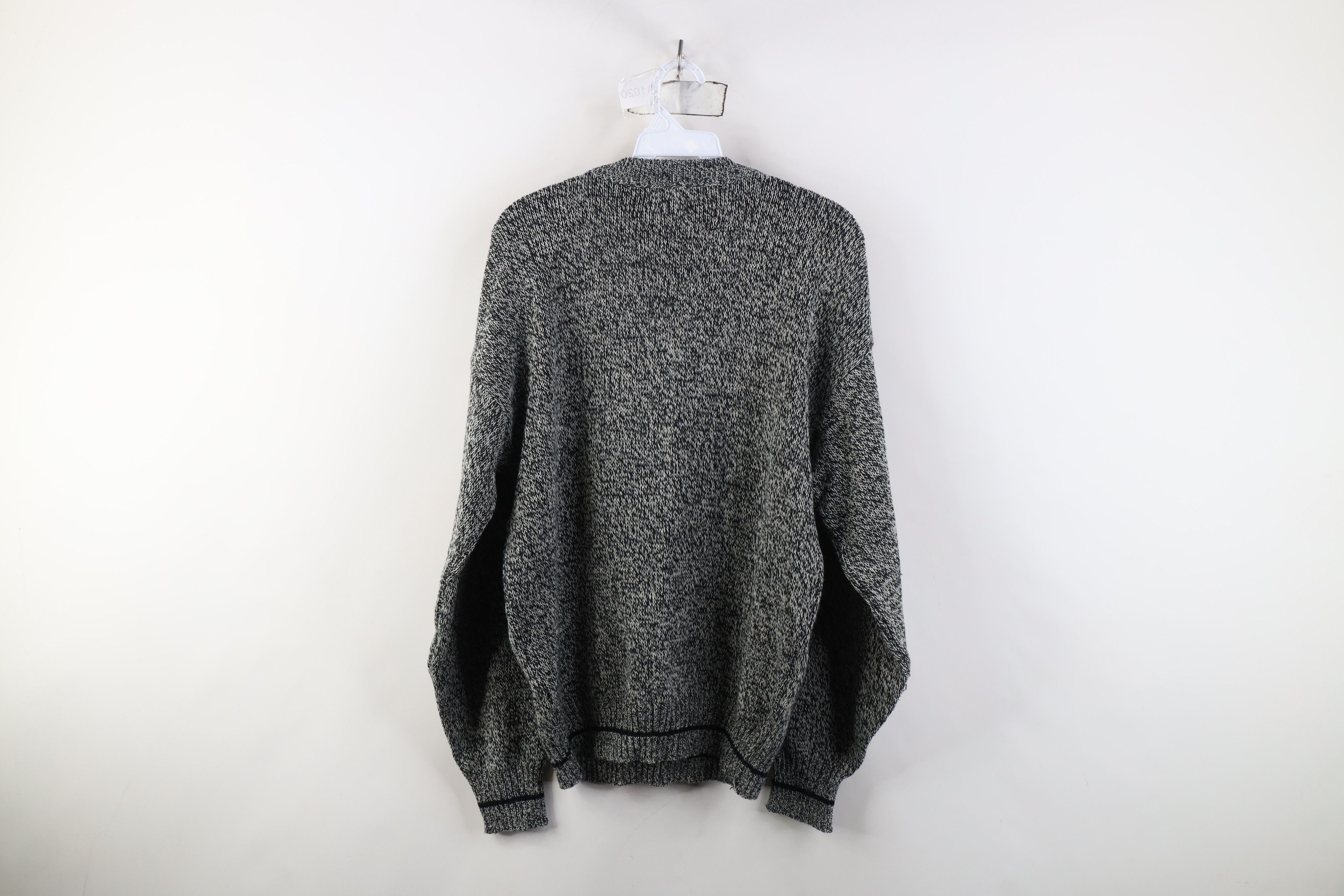 Vintage Vintage 90s Dapper Trim Geometric Knit V-Neck Sweater Size US S / EU 44-46 / 1 - 8 Thumbnail