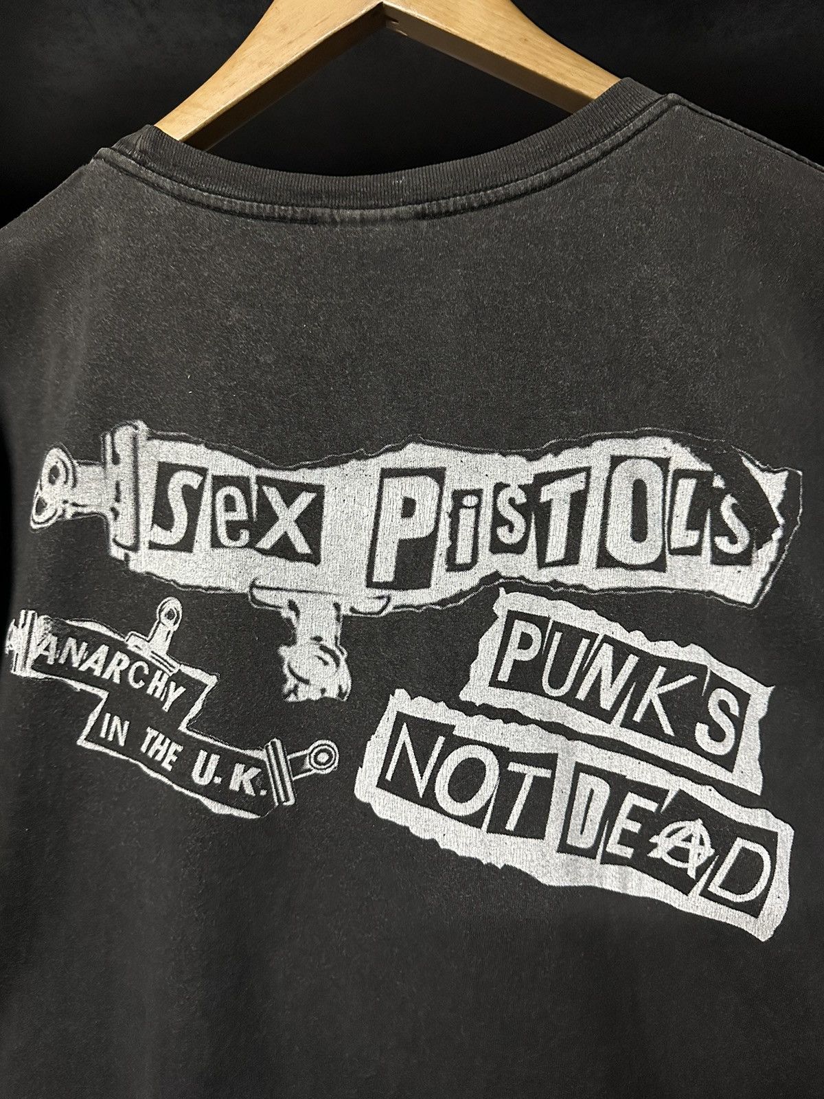 Band Tees Vintage Sex Pistols Punk Not Dead Sun Faded Tee Size US XL / EU 56 / 4 - 11 Thumbnail