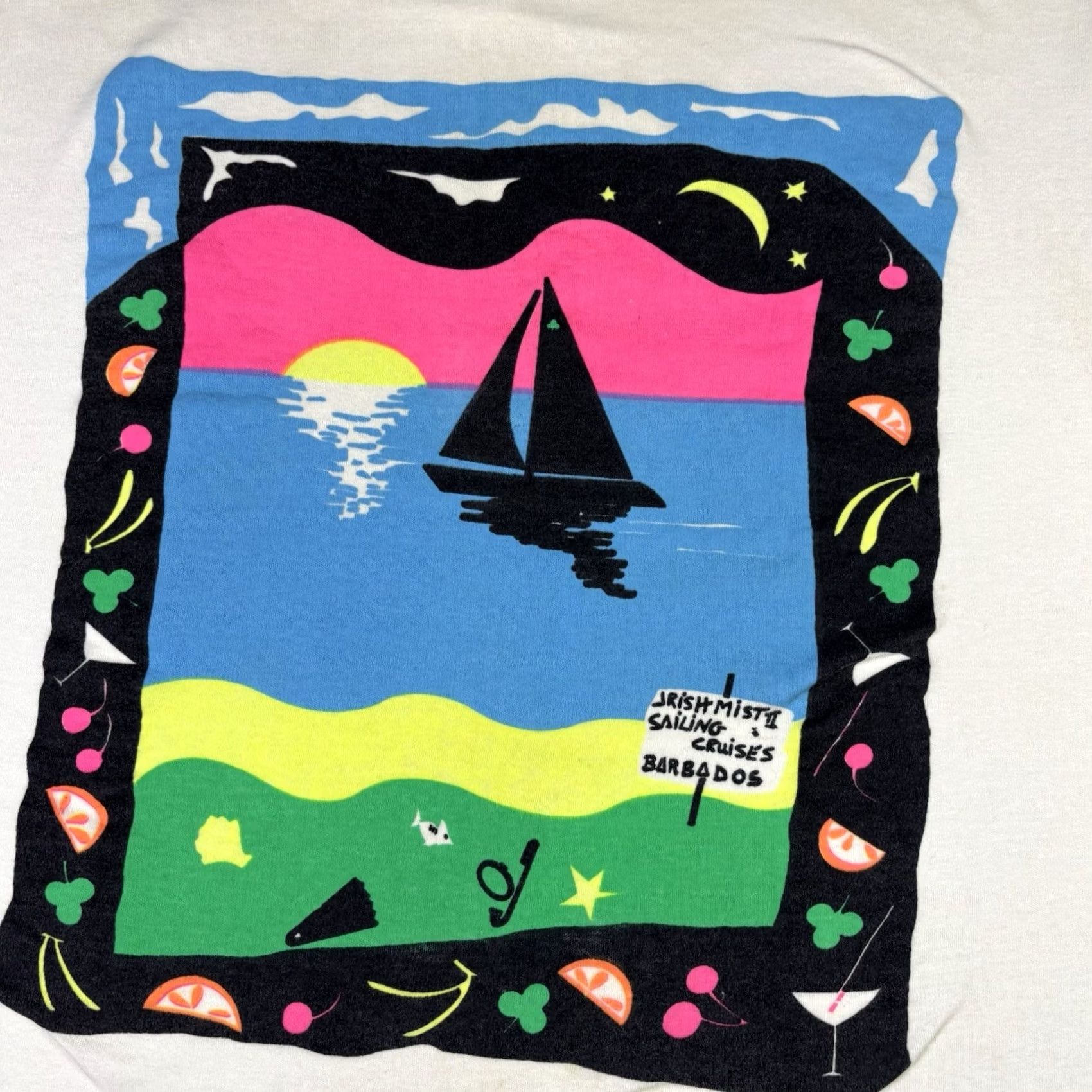 Vintage VINTAGE Barbados Beach T-Shirt Shirt Men S White Cotton Graphic Print Art 80s 90s Size US S / EU 44-46 / 1 - 4 Thumbnail