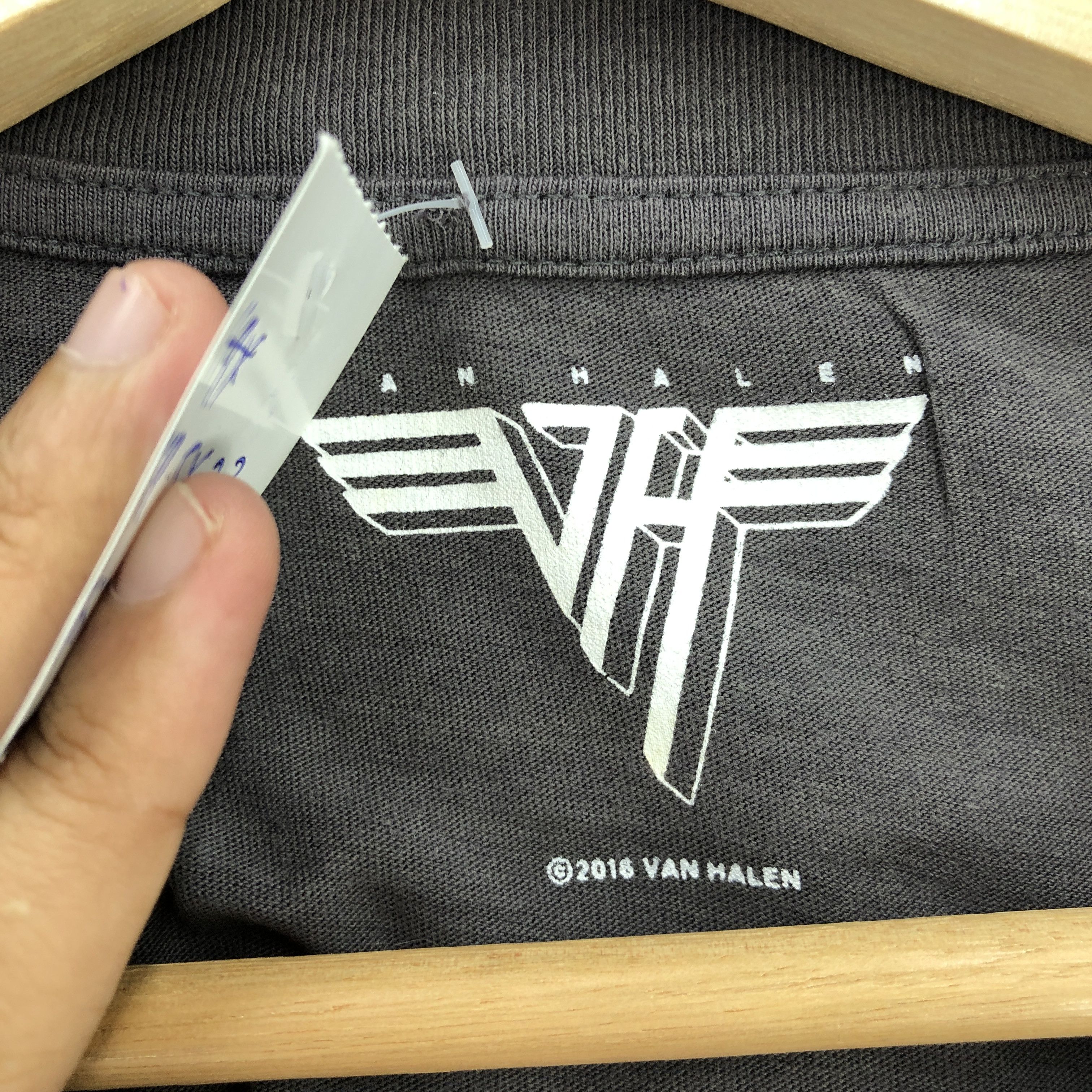Band Tees Vintage Van Halen Tshirt Van Halen Rock Band Crewneck Tee Size US L / EU 52-54 / 3 - 4 Thumbnail