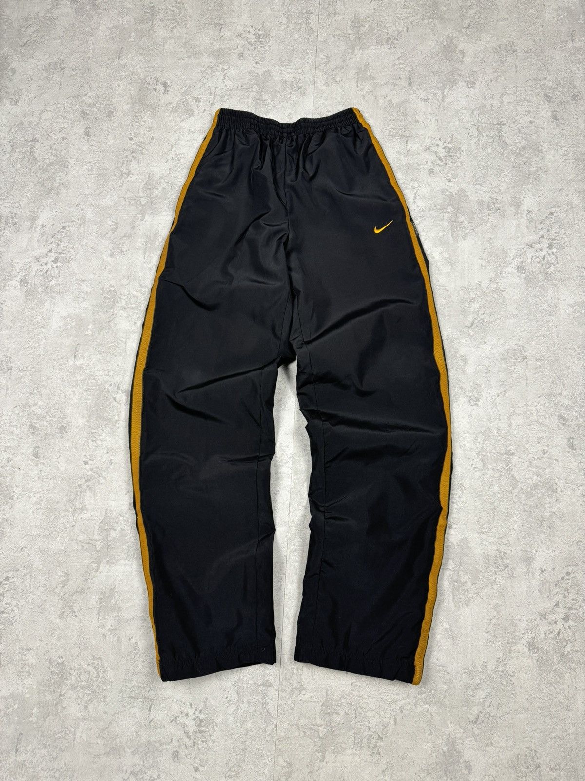 Nike Vintage Nike Y2K Streetwear Sportswear Track Pants Size M Size US 32 / EU 48 - 1 Thumbnail