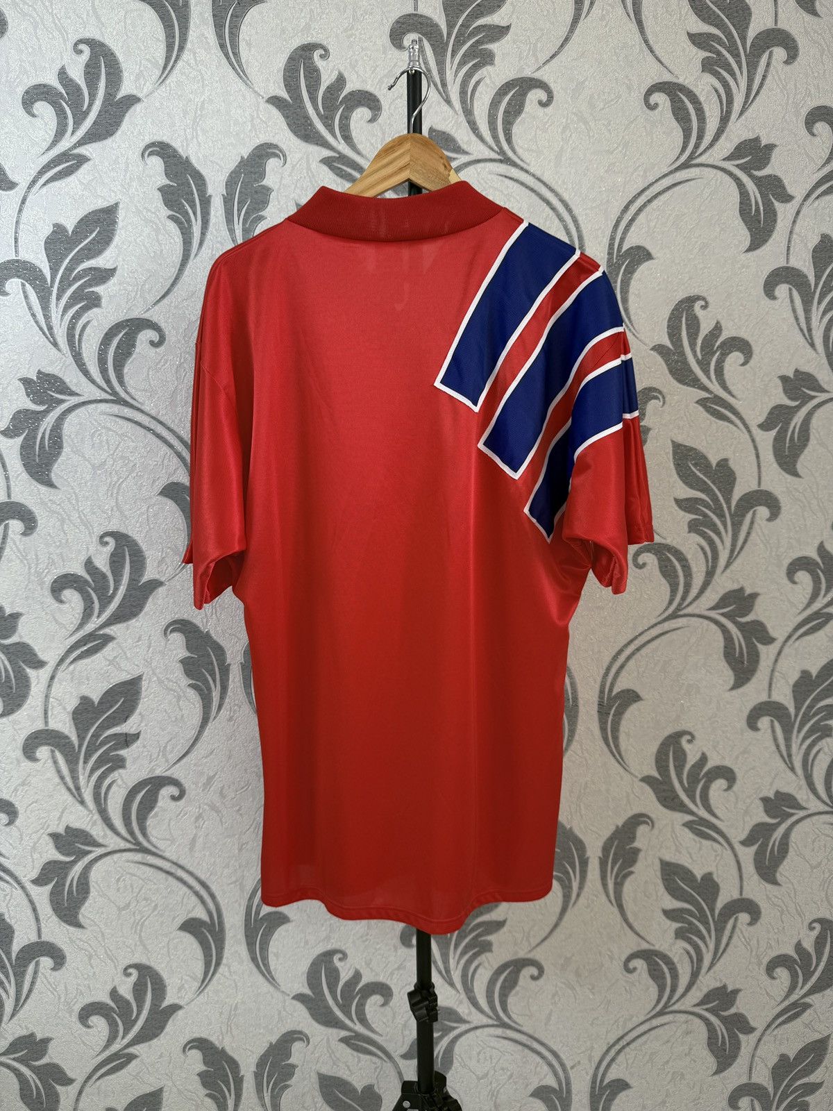 Adidas VTG ADIDAS FC BAYERN MUNICH 1991-1993 HOME FOOTBALL SHIRT Size US L / EU 52-54 / 3 - 15 Thumbnail