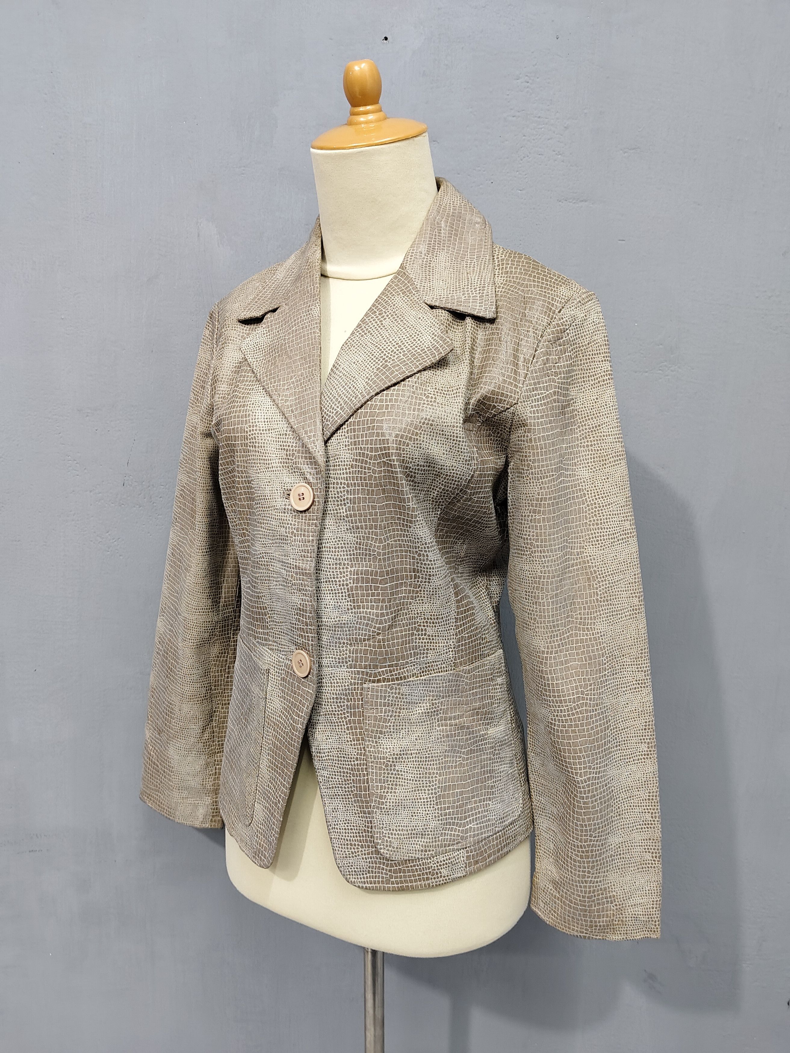 Japanese Brand 2000s Tailored Reptile Crocodile Embossed Leather Jacket Size M / US 6-8 / IT 42-44 - 3 Thumbnail