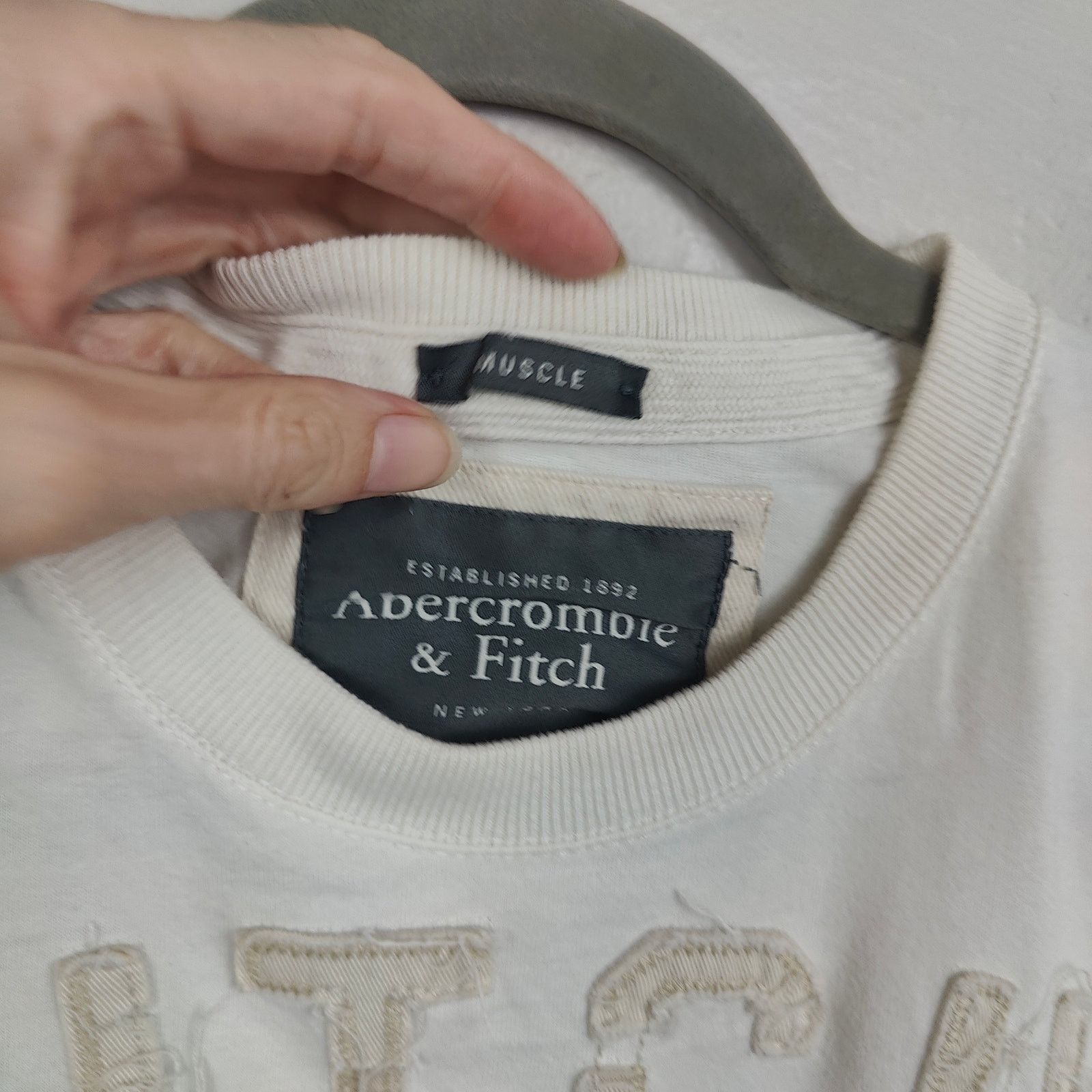 Abercrombie & Fitch Vintage Y2K Abercrombie & Fitch Musle T-Shirt Size XXL Cream Size US XXL / EU 58 / 5 - 6 Thumbnail
