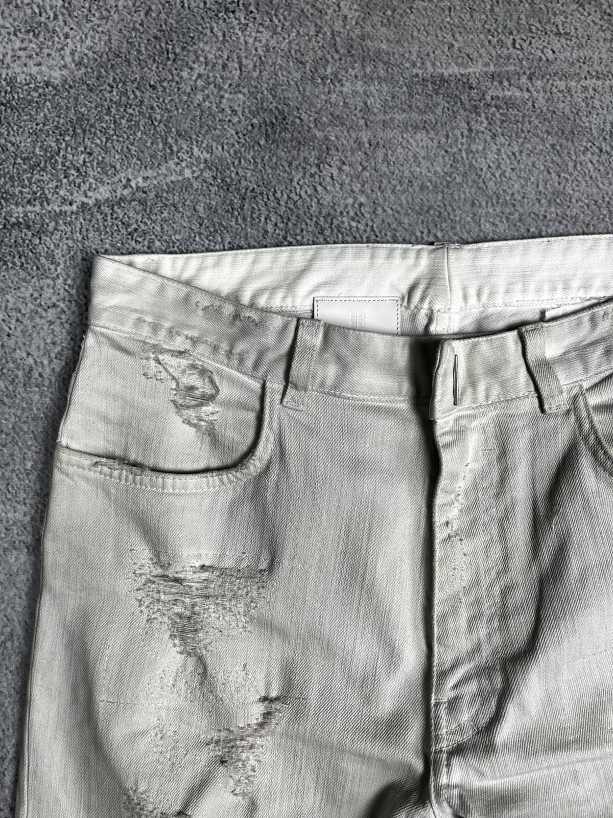 Givenchy Givenchy distressed style unisex’s Size US 31 - 8 Thumbnail
