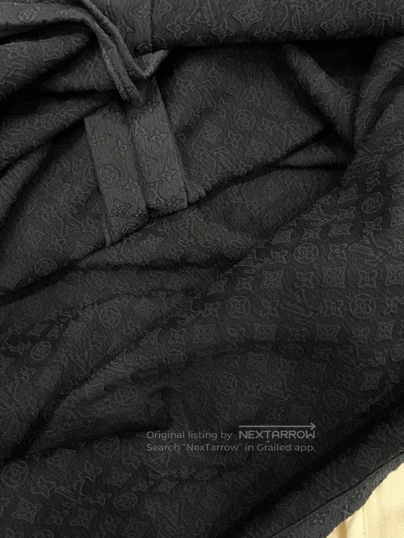 Louis Vuitton Louis Vuitton Black dark full print short sleeve shirt Size US M / EU 48-50 / 2 - 5 Thumbnail