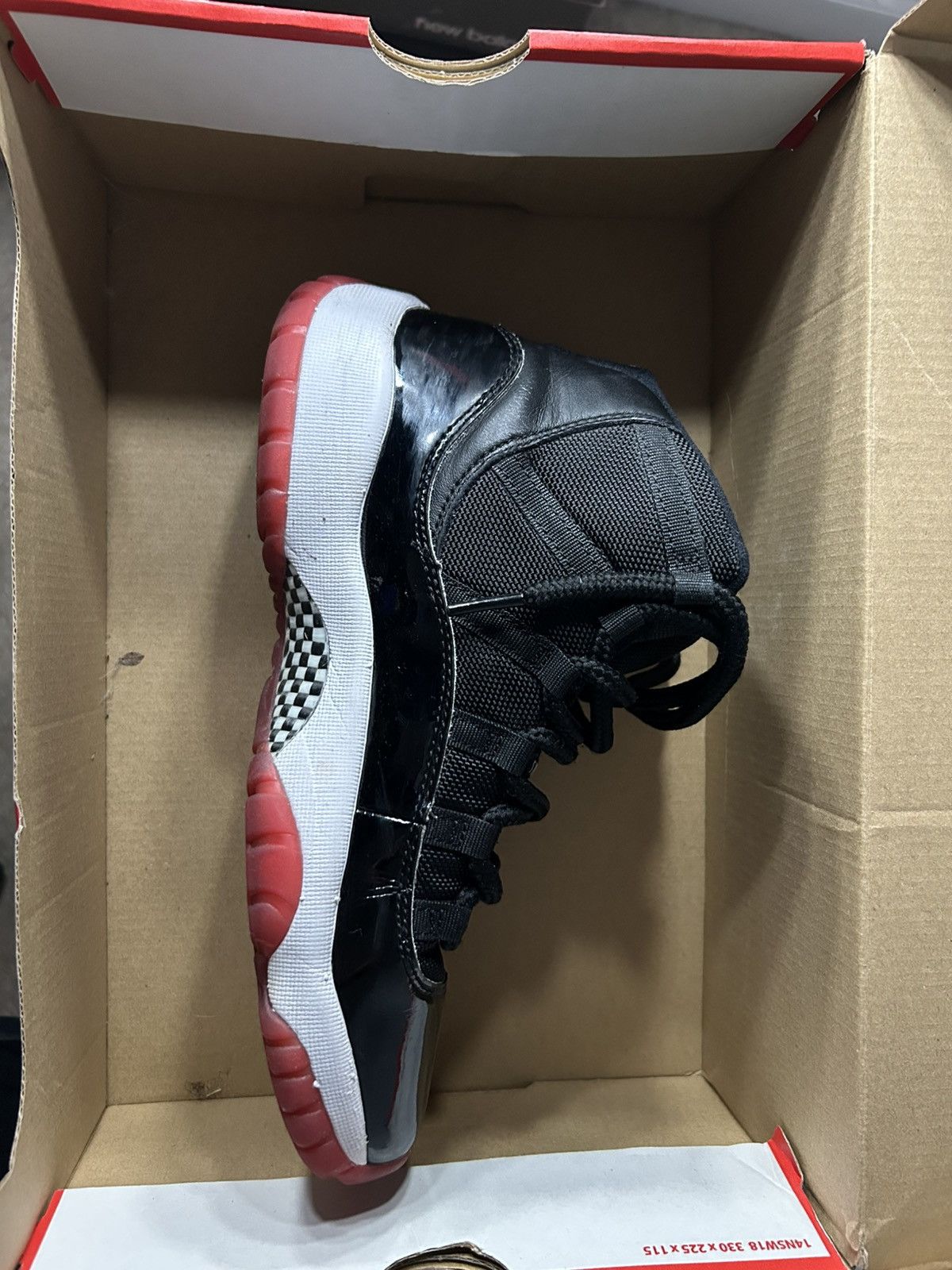Jordan Brand × Nike Air Jordan 11 Bred Size US 7 / EU 40 - 4 Thumbnail