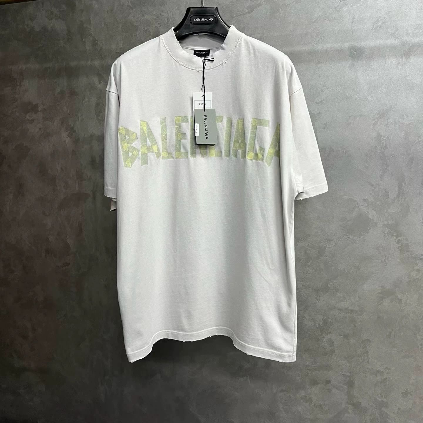 Balenciaga Balenciaga Printed Graphic White T-Shirt XS Women Size XS / US 0-2 / IT 36-38 - 1 Thumbnail