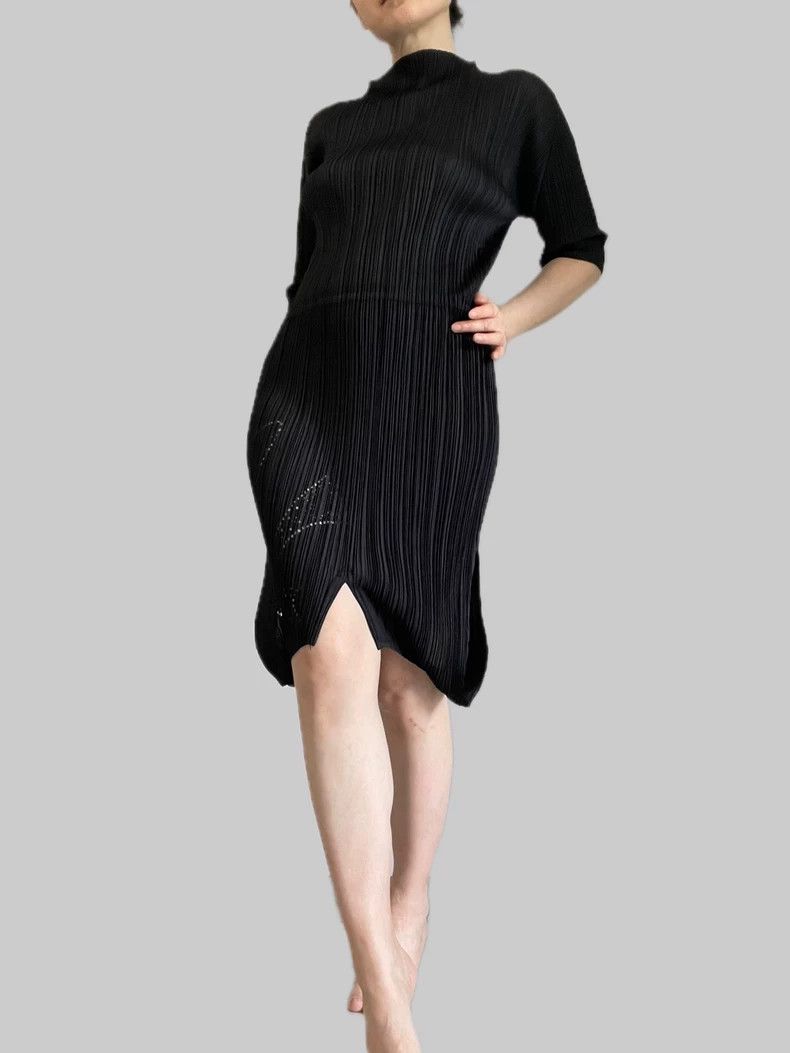 Issey Miyake Issey Miyake size:4 Black pleated magic dress Size S / US 4 / IT 40 - 1 Thumbnail