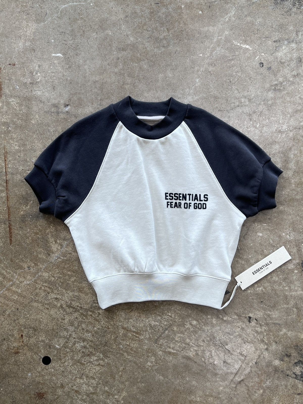 Fear of God Fear of God FOG Essentials SS Crewneck Youth XSmall 4/5 Size US XXS / EU 40 - 2 Thumbnail