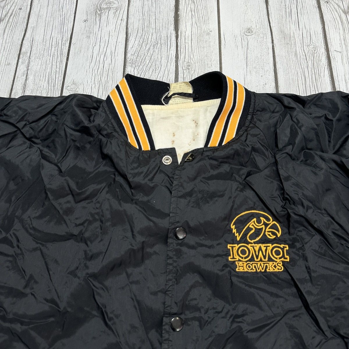 NCAA × Vintage Vintage Iowa Hawkeyes jacket Size US L / EU 52-54 / 3 - 3 Thumbnail