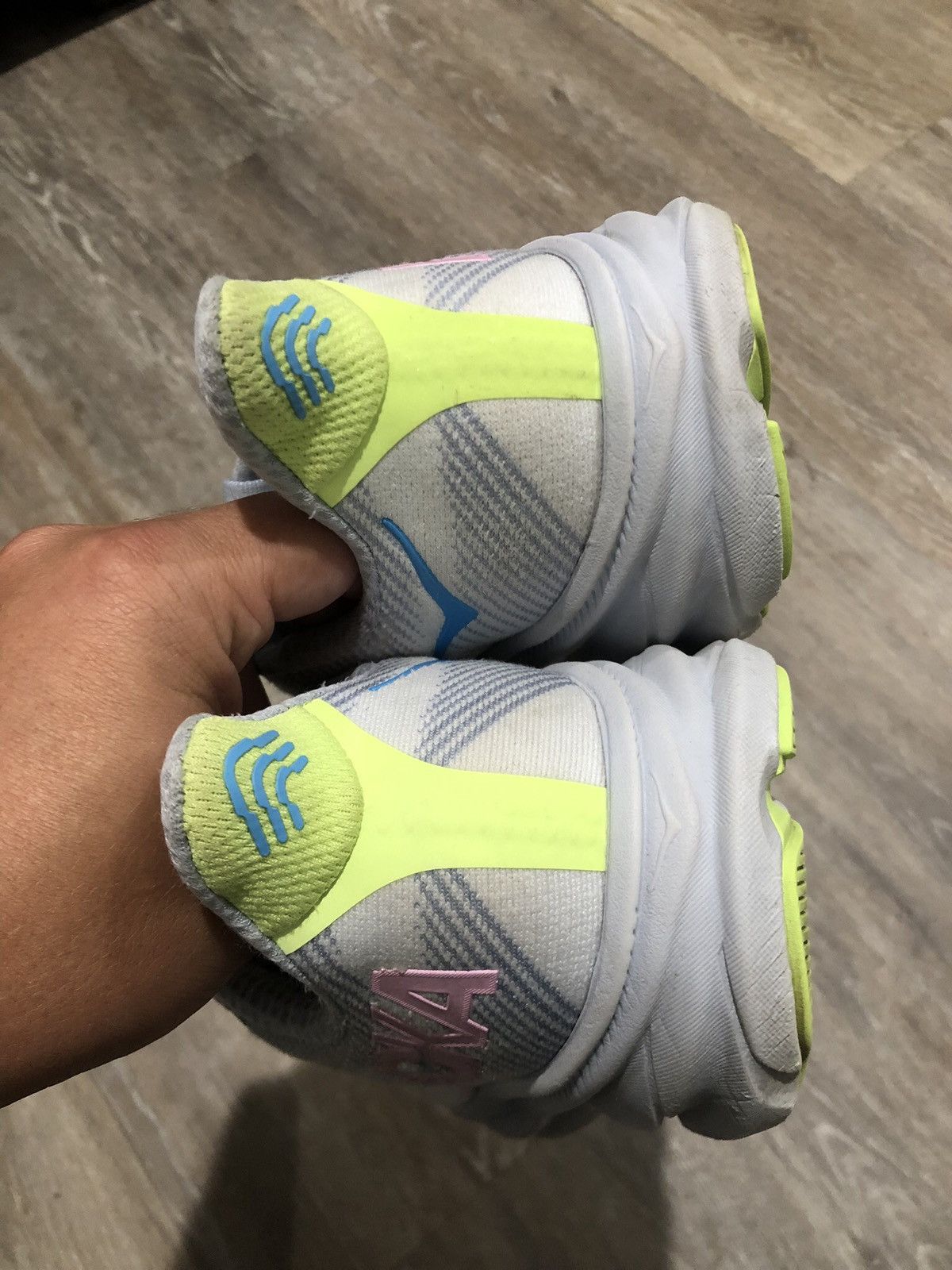 Hoka Hoka One One Clifton 9 Shoes Womens Size 9.5D Wide Size US 9.5 / IT 39.5 - 4 Thumbnail