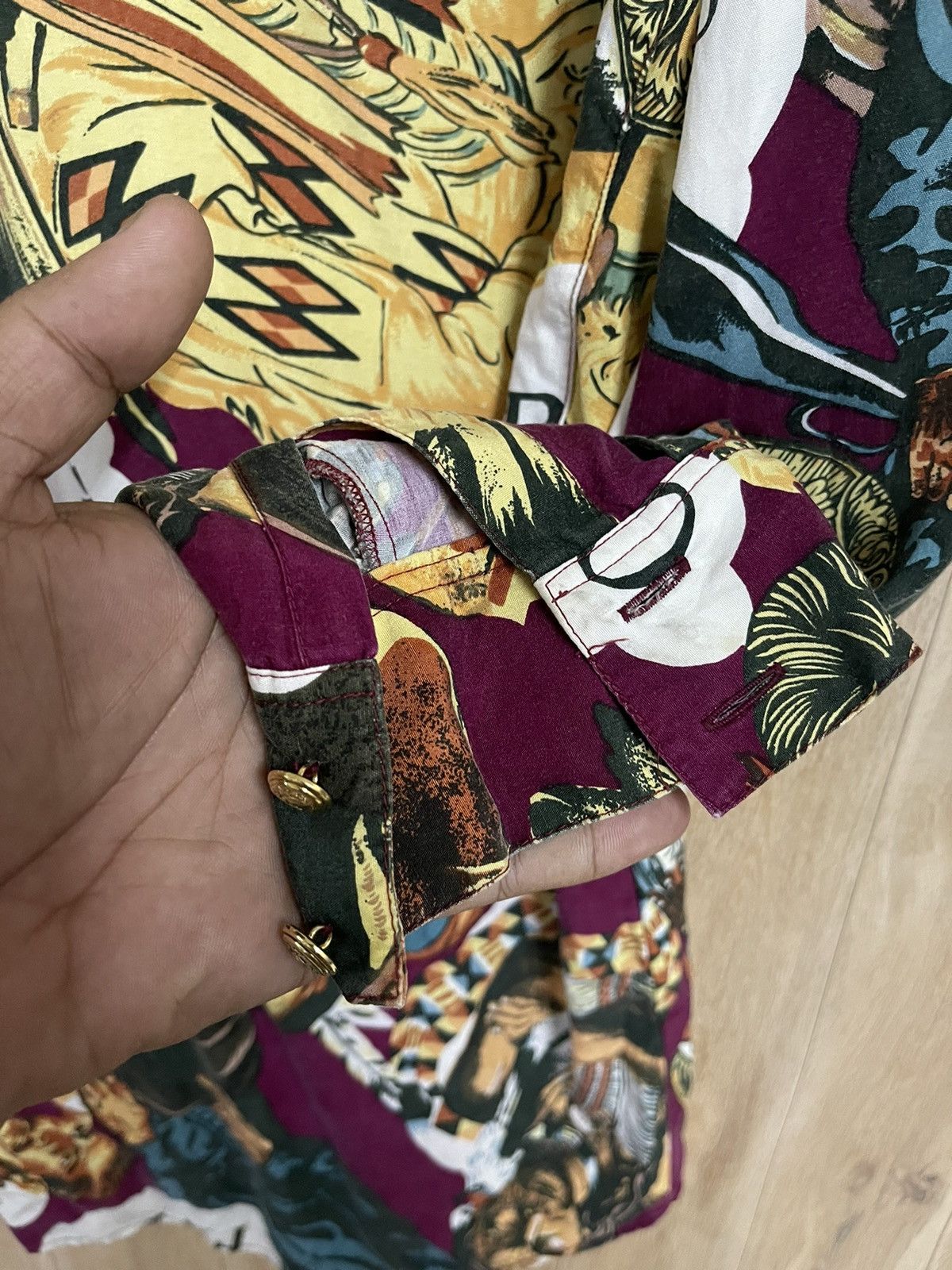 Moschino Vintage Moschino Hawaiian Shirt M Rayon Native Indian Rare Size US M / EU 48-50 / 2 - 12 Thumbnail