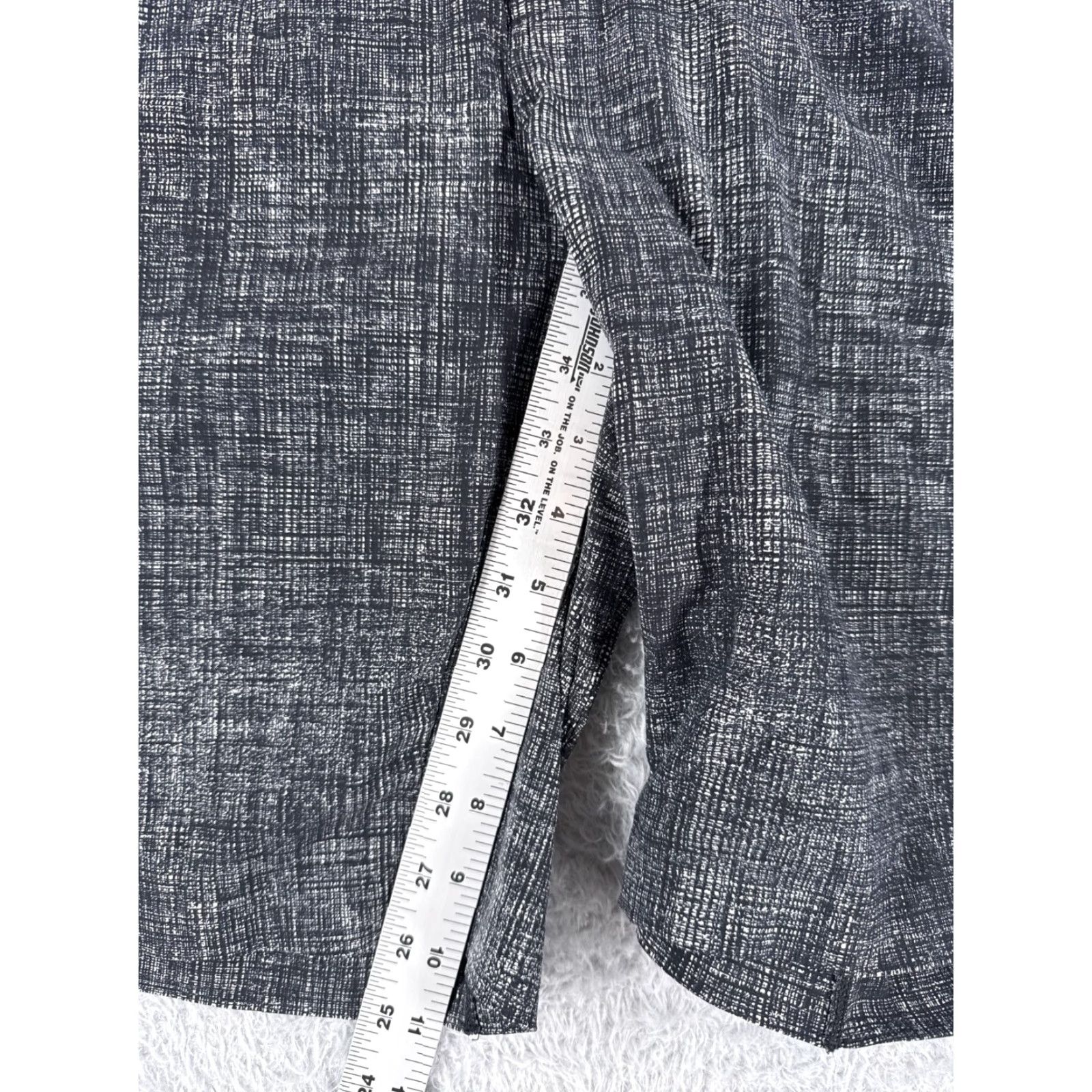 Lululemon Lululemon Swim Trunks Men 34 Gray Lightweight Board Shorts - 10" - Pockets Visible - Gray/Blue Surf Beach Pattern - Nylon Swim Bottoms Mens 34 Regular Size US 34 / EU 50 - 6 Thumbnail