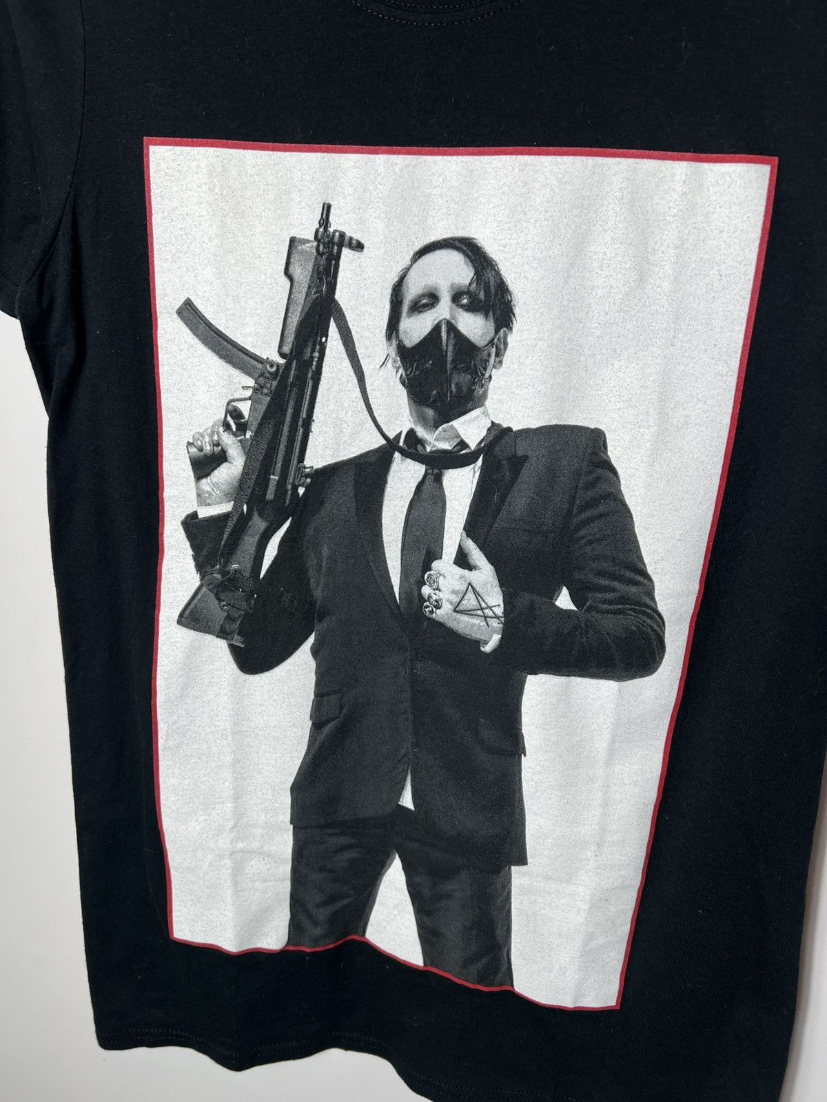 Band Tees Vintage streetwear band Rock Tour Marilyn Manson Gun T-shirt Size US S / EU 44-46 / 1 - 2 Thumbnail
