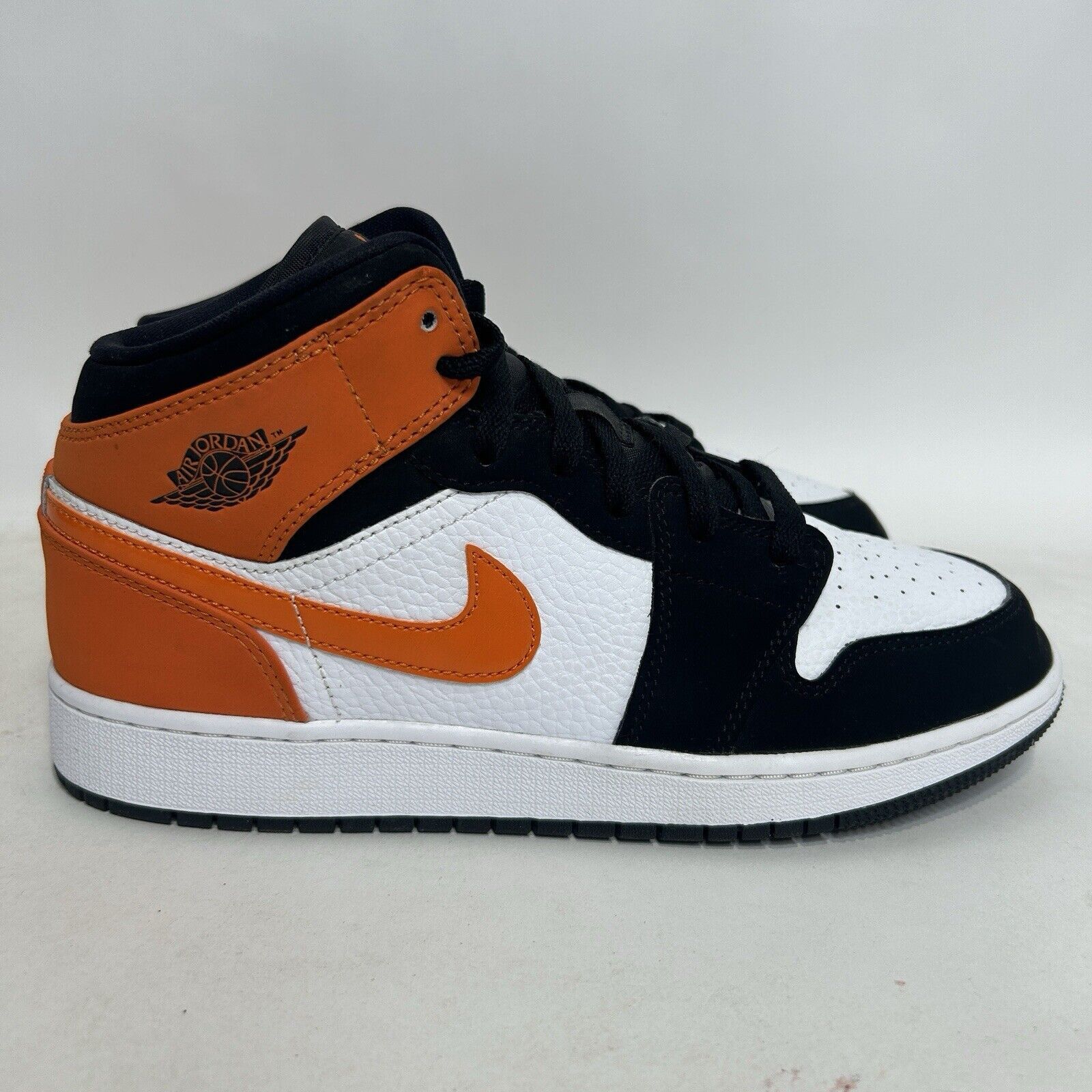 Nike Nike Shoes Air Jordan 1 Mid GS “Shattered Blackboard” 2024 Size US 8.5 / IT 38.5 - 4 Thumbnail