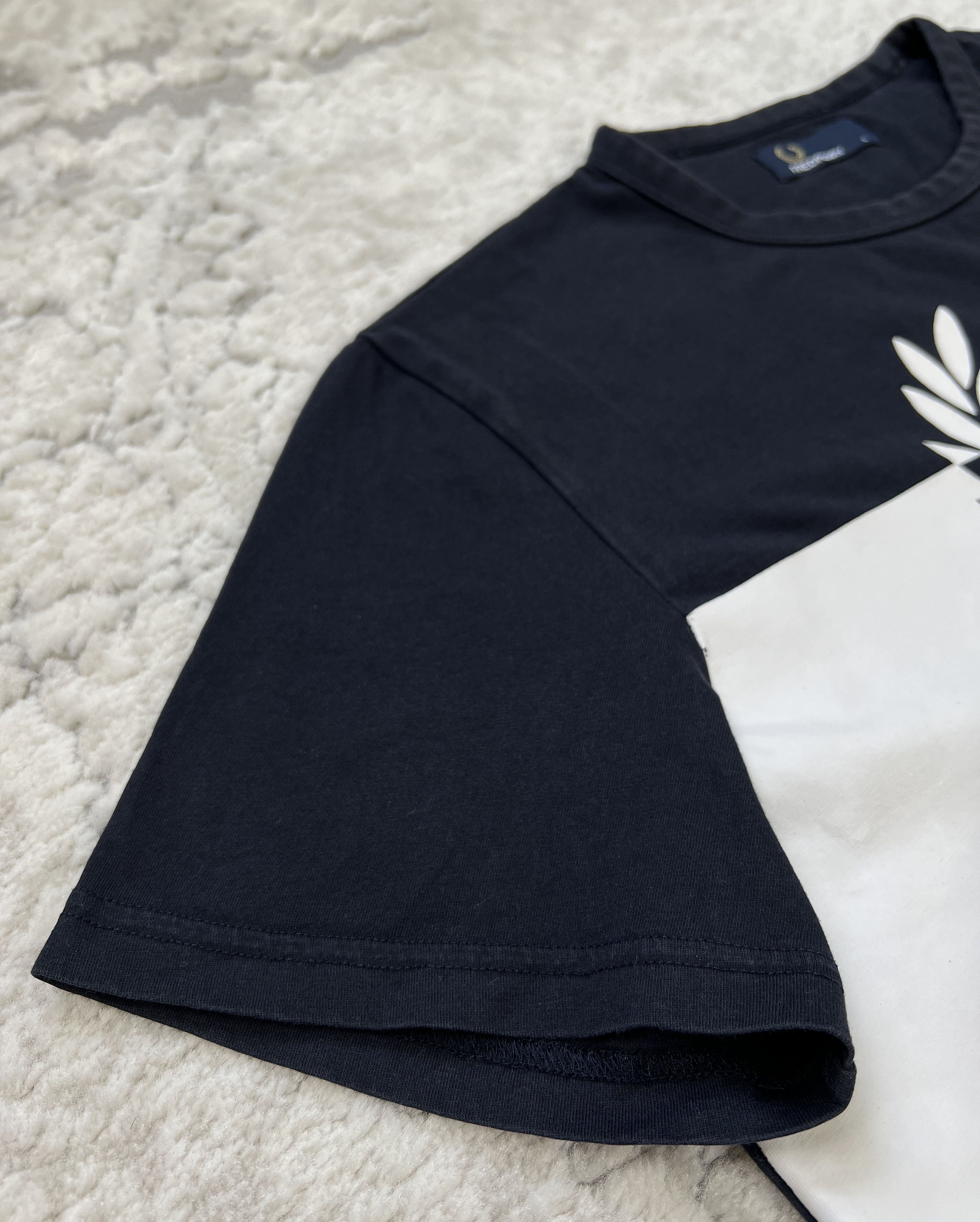Fred Perry Fred Perry Laurel Wreath Block Panel T-Shirt L Size US L / EU 52-54 / 3 - 3 Thumbnail