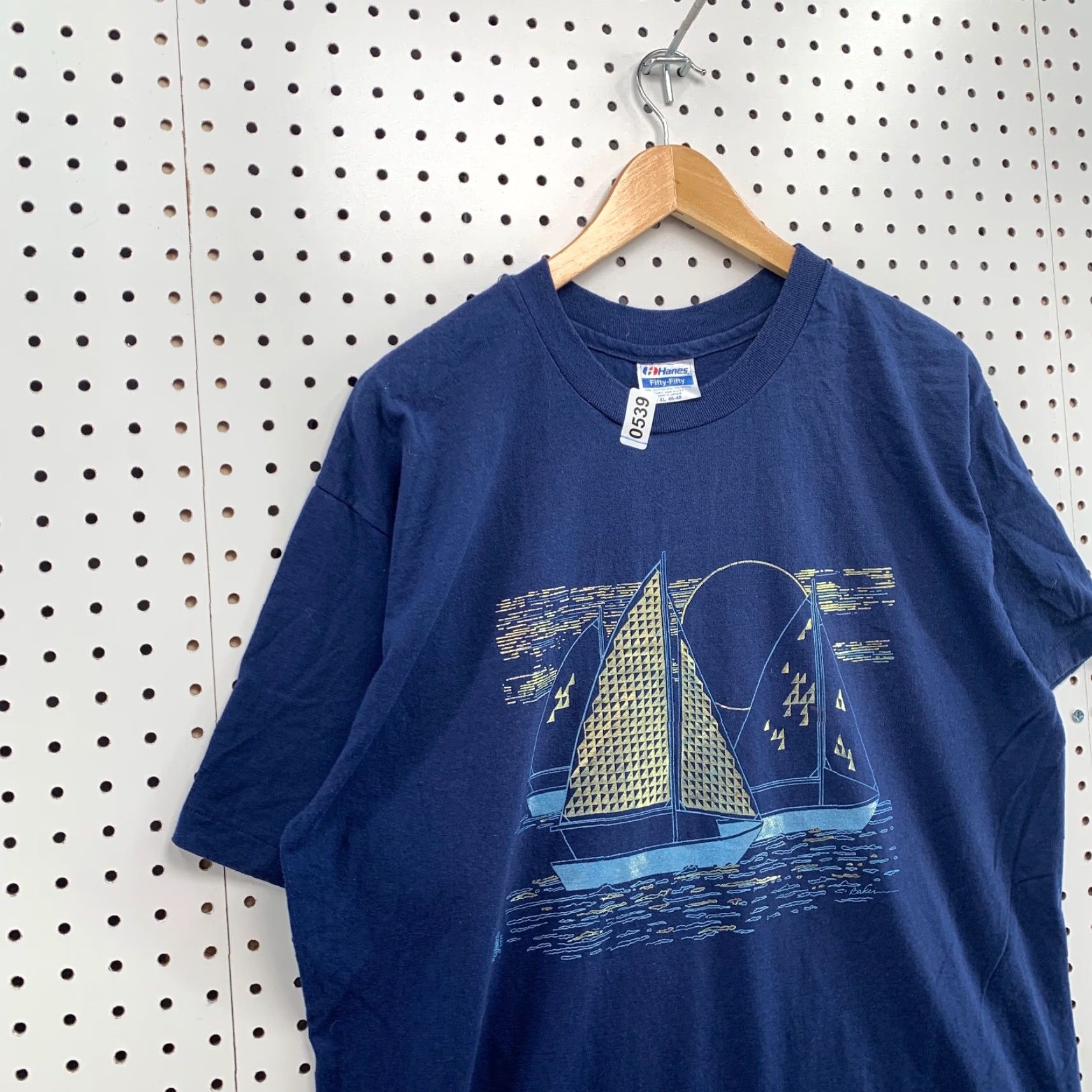 Hanes VINTAGE Hanes T-Shirt Mens Sail Boat Blue XL 80s 90s Short Sleeve Crew Neck Cotton Blend Single Stitch 21x32 US Moon USA Size US L / EU 52-54 / 3 - 4 Thumbnail
