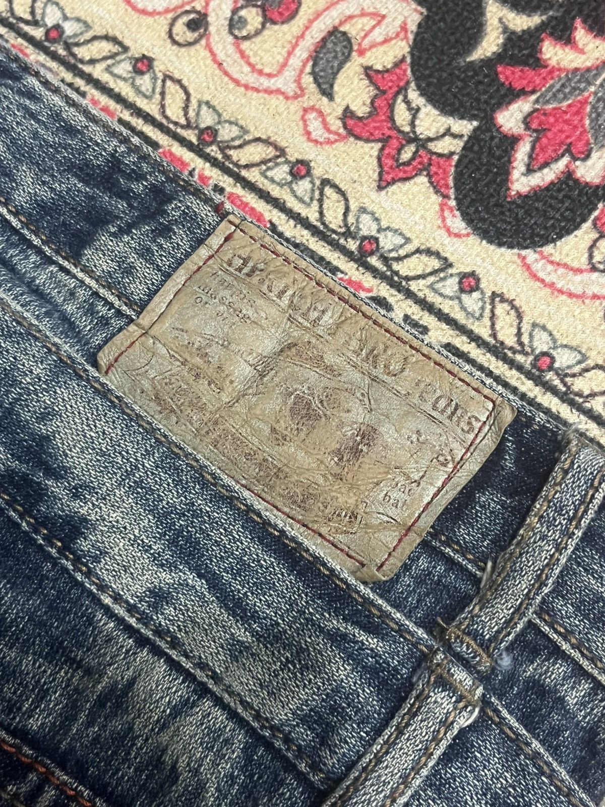 Le Grande Bleu (L.G.B.) Vintage African Taro Shattered Double Waist Distressed Jeans Size US 31 - 9 Thumbnail