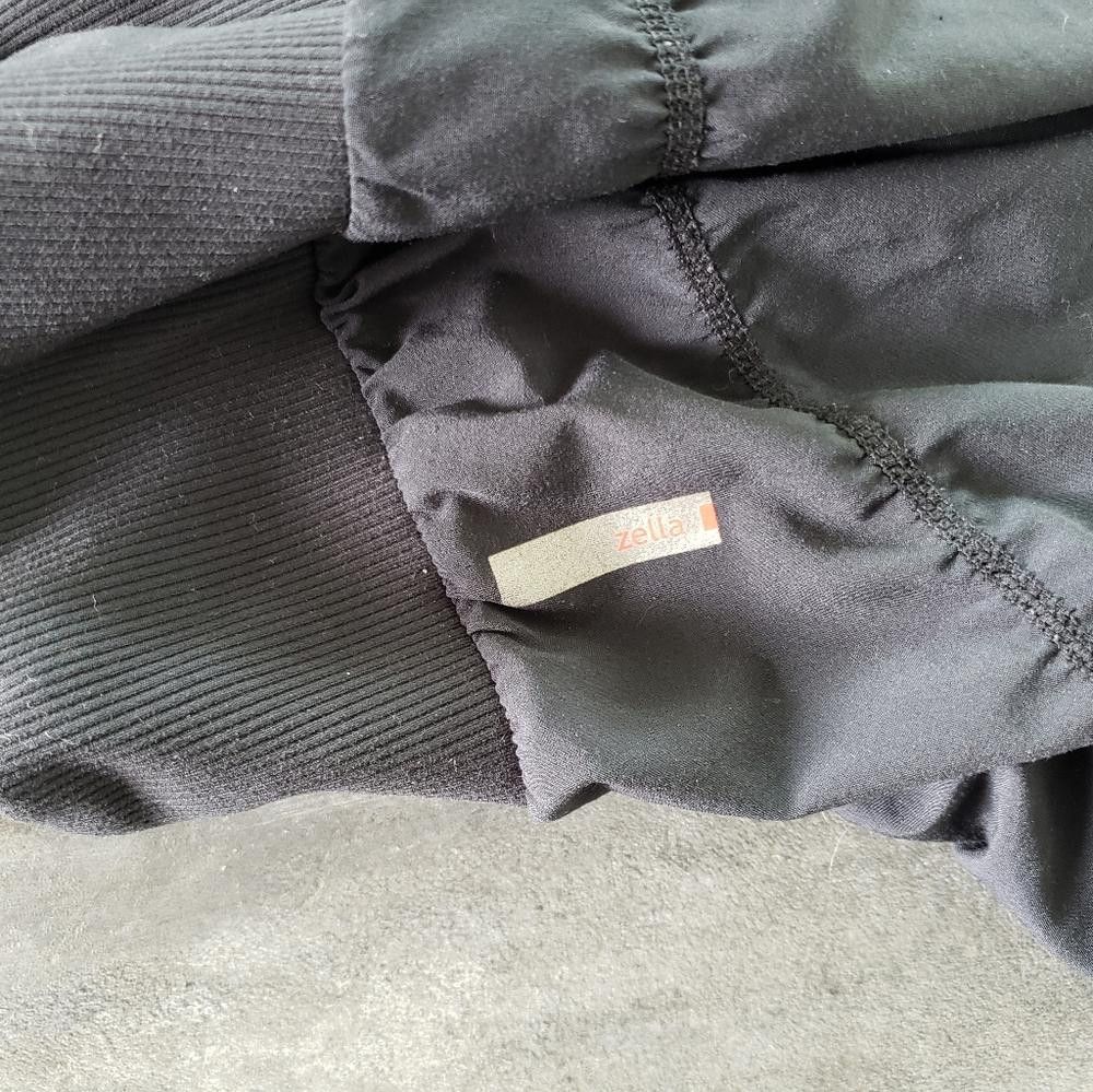 Canterbury of New Zealand Black Ruched Zella Banded Athletic Capri Size 30" / US 8 / IT 44 - 3 Thumbnail