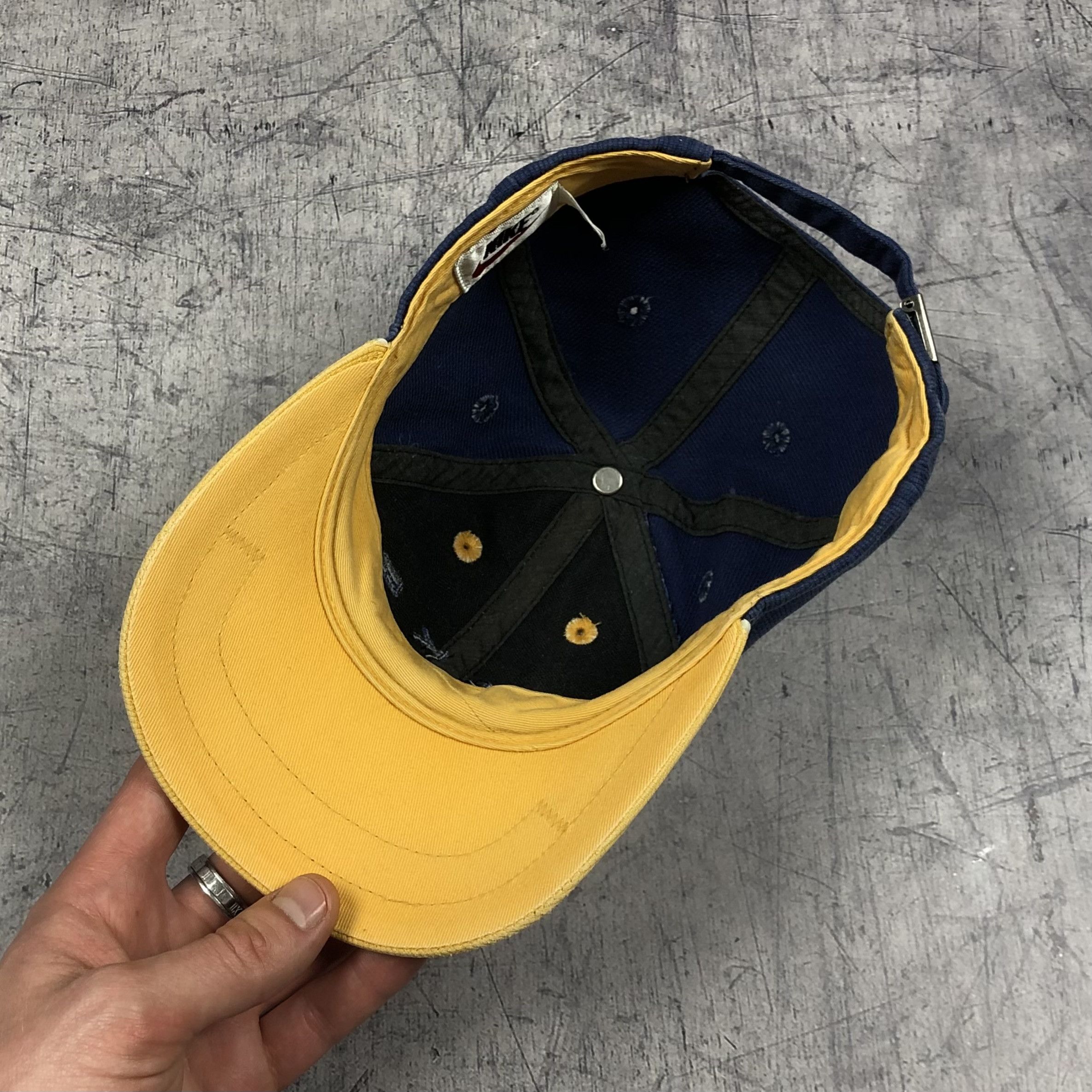 Nike Rare 90s Nike Centre logo Double Colour Vintage Cap Size ONE SIZE - 7 Thumbnail