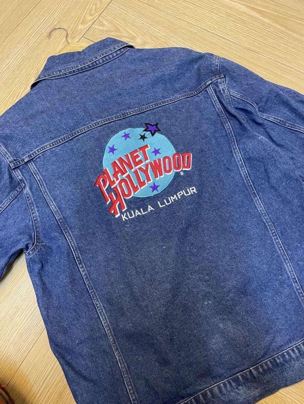 Planet Hollywood Planet hollywood kuala lumpur malaysia vintage denim jacket Size US L / EU 52-54 / 3 - 1 Thumbnail