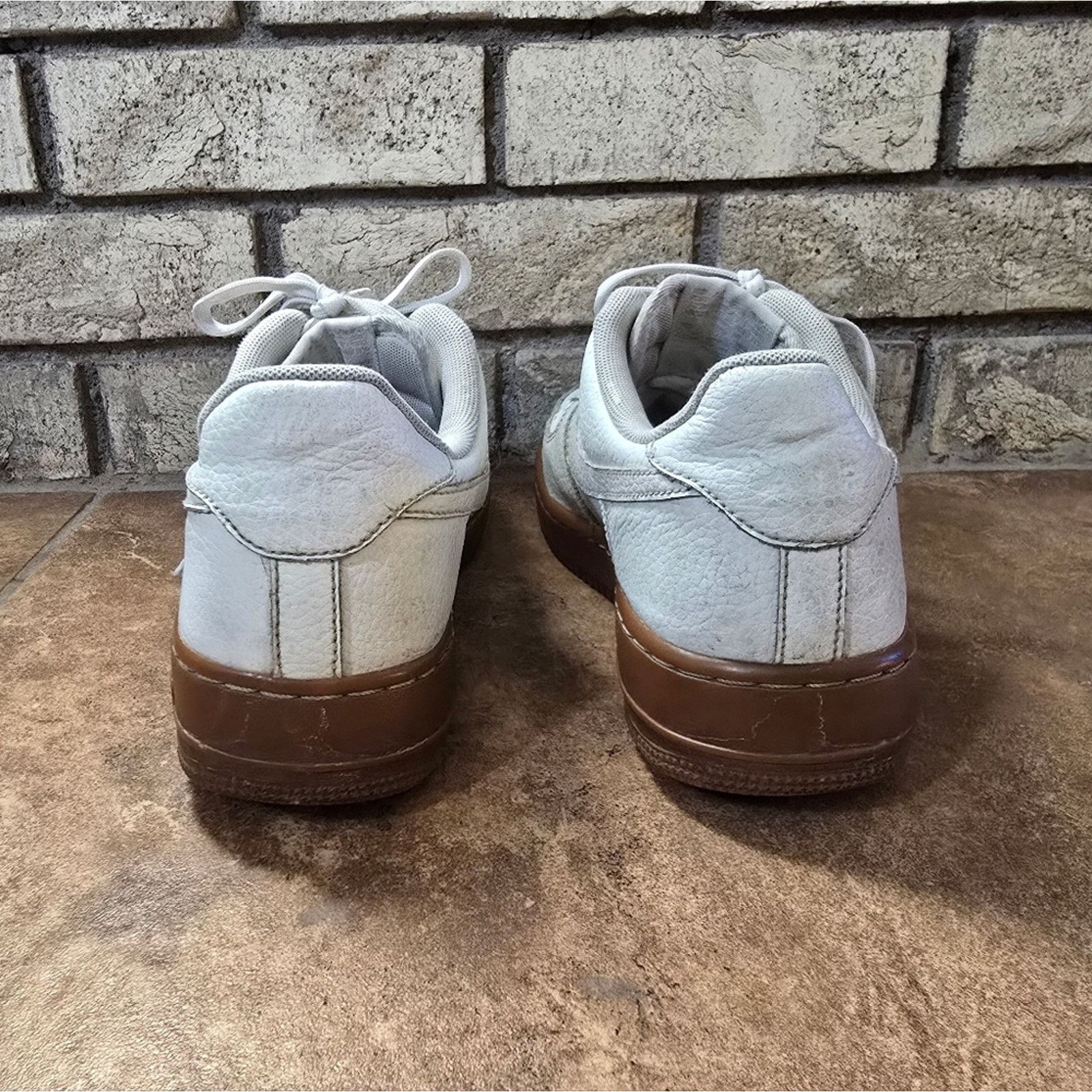 Nike White Classic | NIKE | Low Top Sneaks Size US 9 / EU 42 - 4 Thumbnail