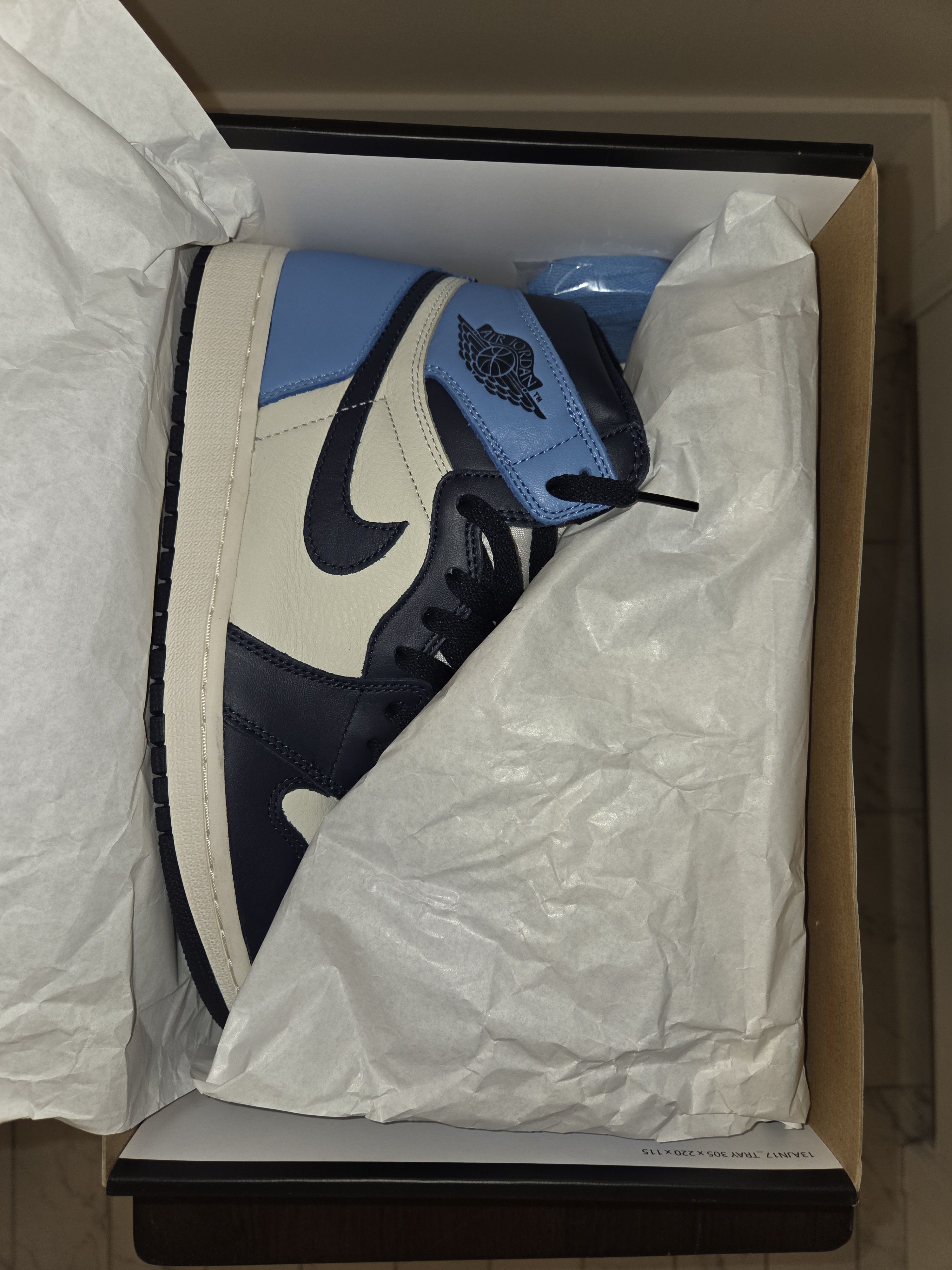 Jordan Brand Retro Air Jordan 1 obsidian, size 9.5 Size US 9.5 / EU 42-43 - 9 Thumbnail
