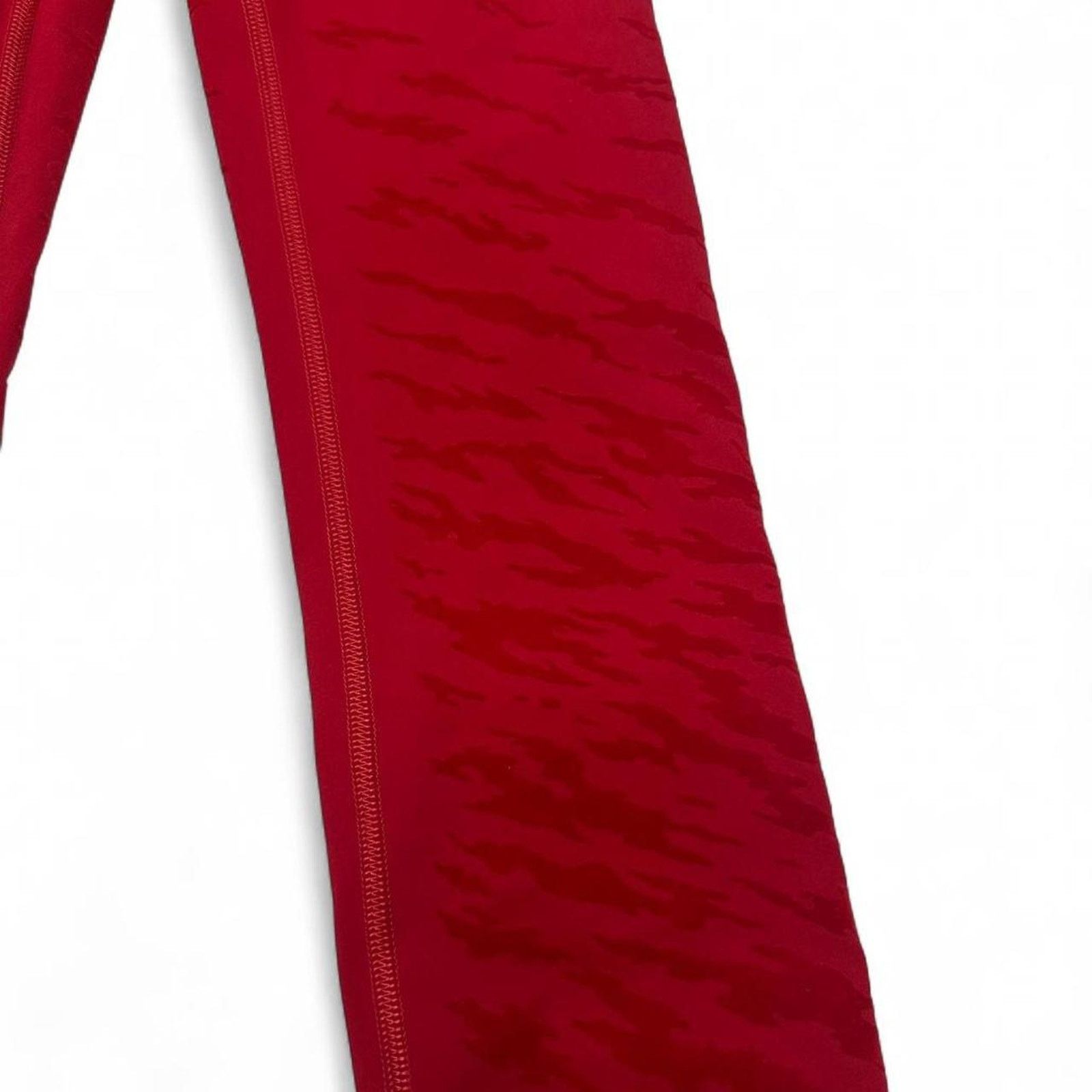 Lululemon Lululemon Lunar New Year Wunder Under Red Leggings Size 0 Size 25" / US 0 / IT 36 - 3 Thumbnail