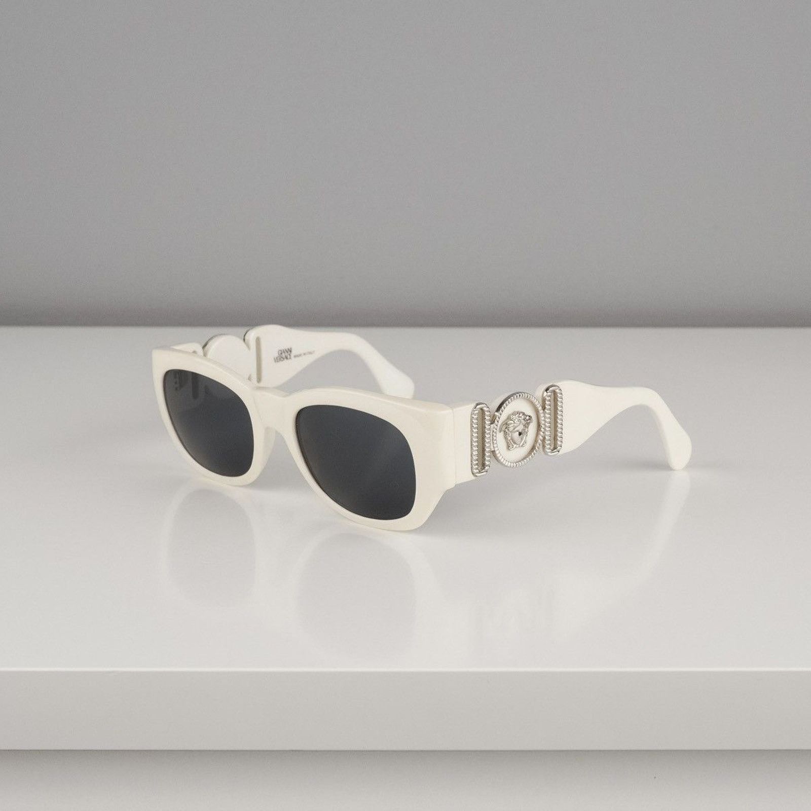 Versace Vintage 90’s versace biggie silver medusa logo sunglasses Size ONE SIZE - 1 Thumbnail