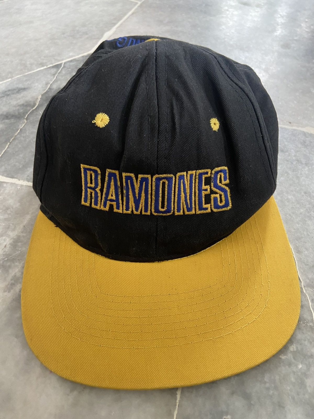 Band Tees × Vintage Vintage Ramones Adios Amigos Cap Size ONE SIZE - 8 Thumbnail