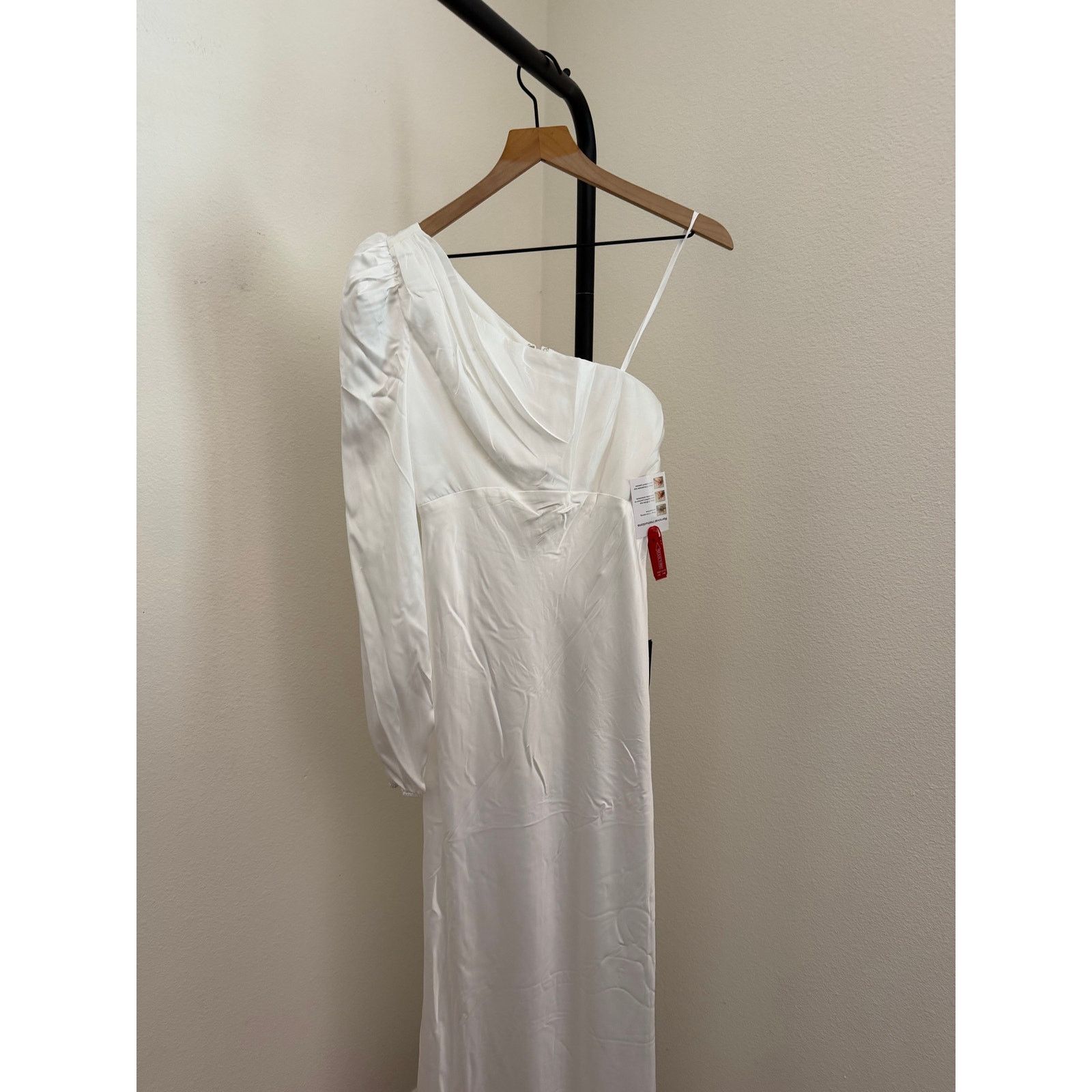 Mac Duggal Ieena MAC DUGGAL 55401 gown long dress sz 2 white bridal Size XS / US 0-2 / IT 36-38 - 4 Thumbnail