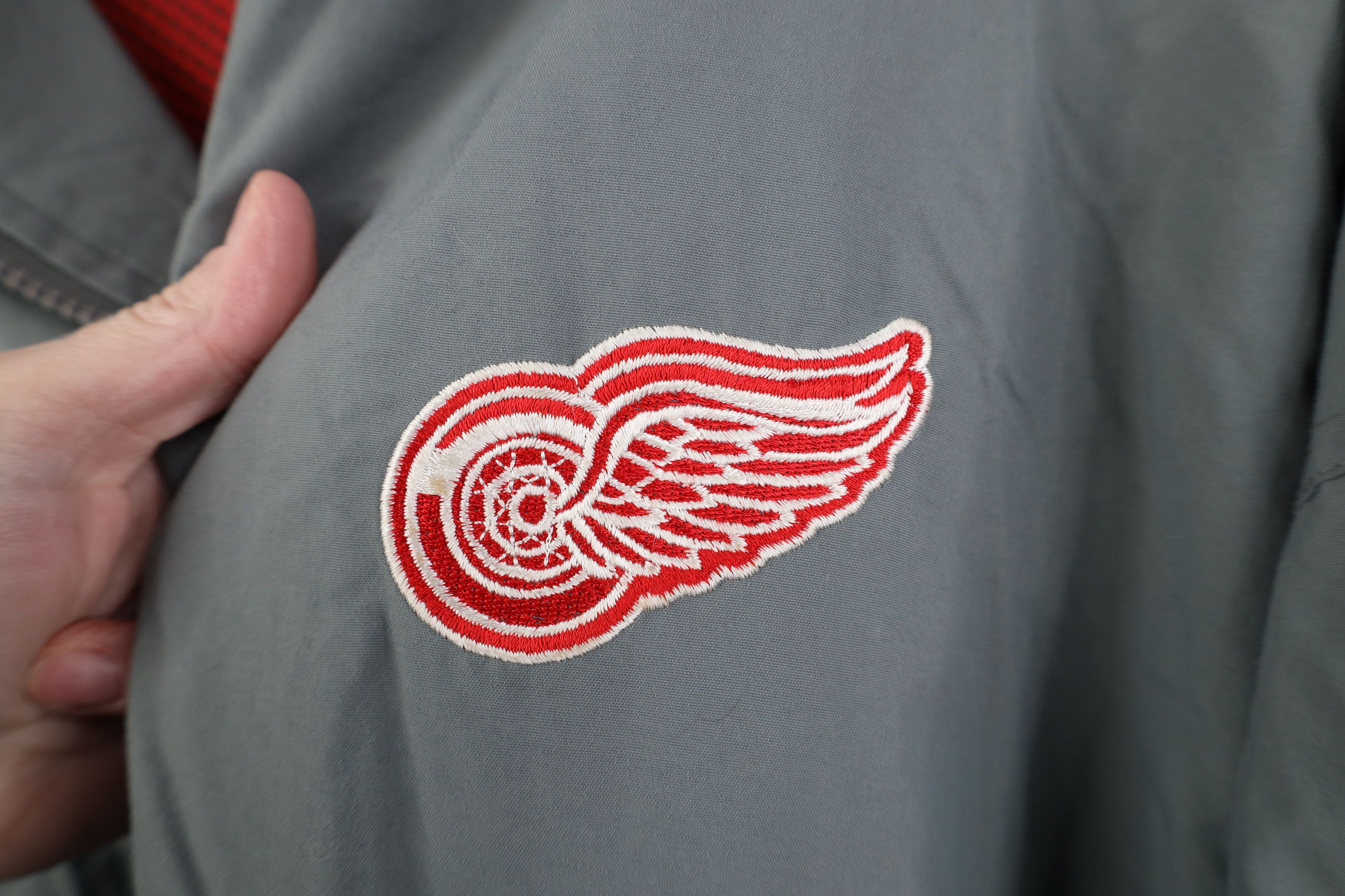Puma Vintage 90s Puma Red Wings Hockey Hooded Windbreaker Jacket Size US XL / EU 56 / 4 - 4 Thumbnail