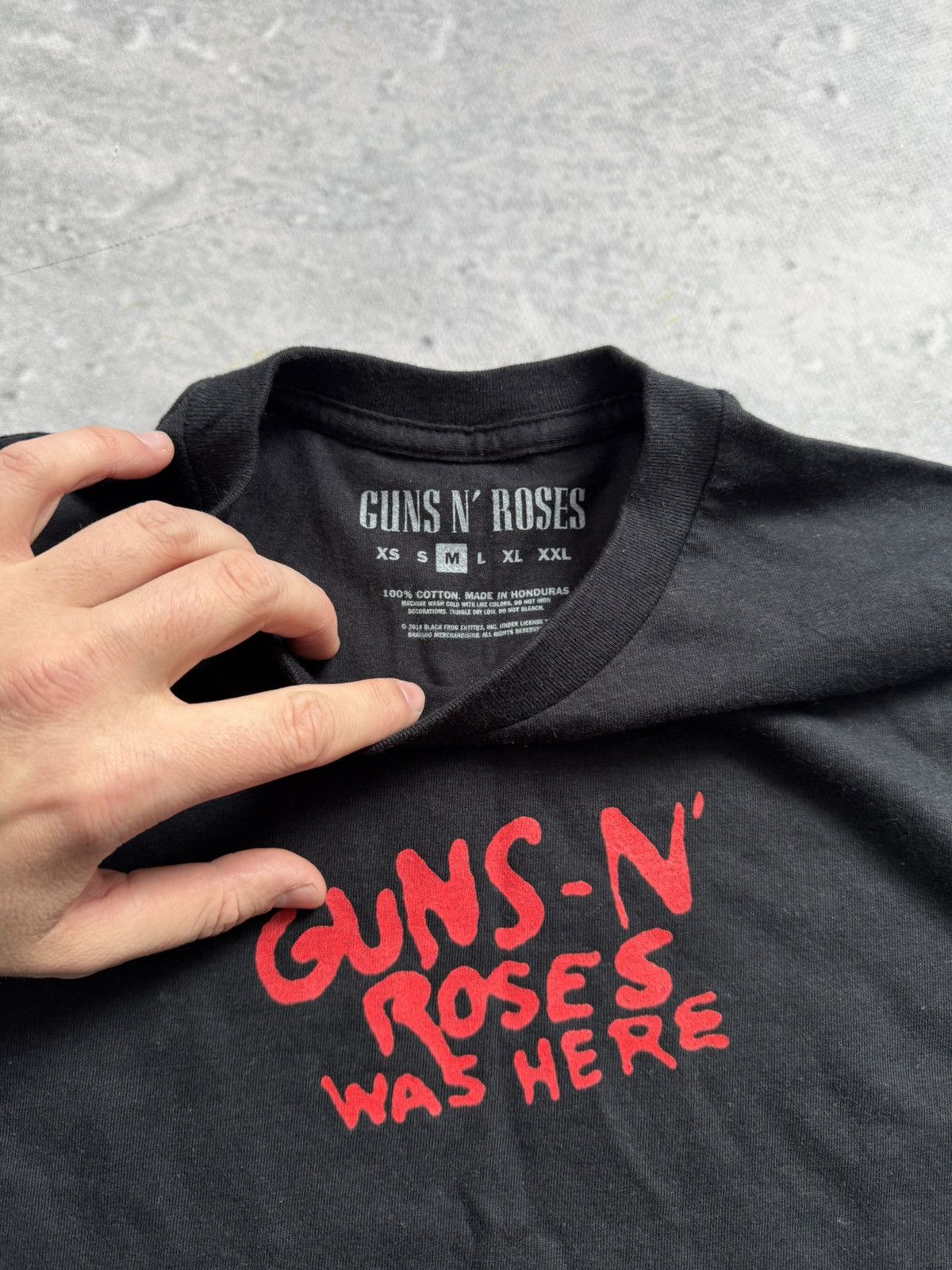 Guns N' Roses Guns and Roses big logo tee Size US M / EU 48-50 / 2 - 3 Thumbnail
