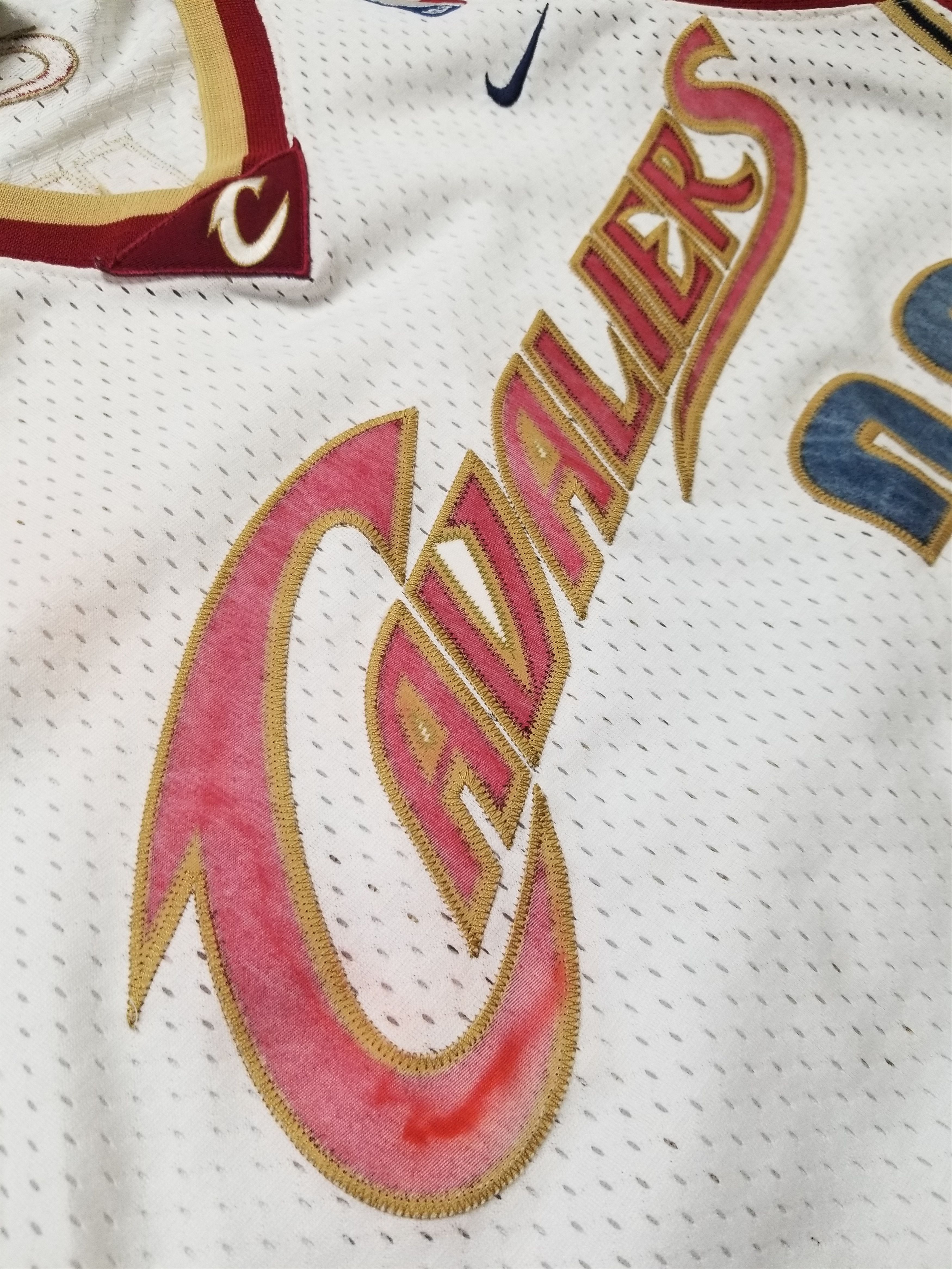Nike Vintage NBA Cleveland Cavaliers LeBron James 23 Sewn Jersey Size US L / EU 52-54 / 3 - 6 Thumbnail