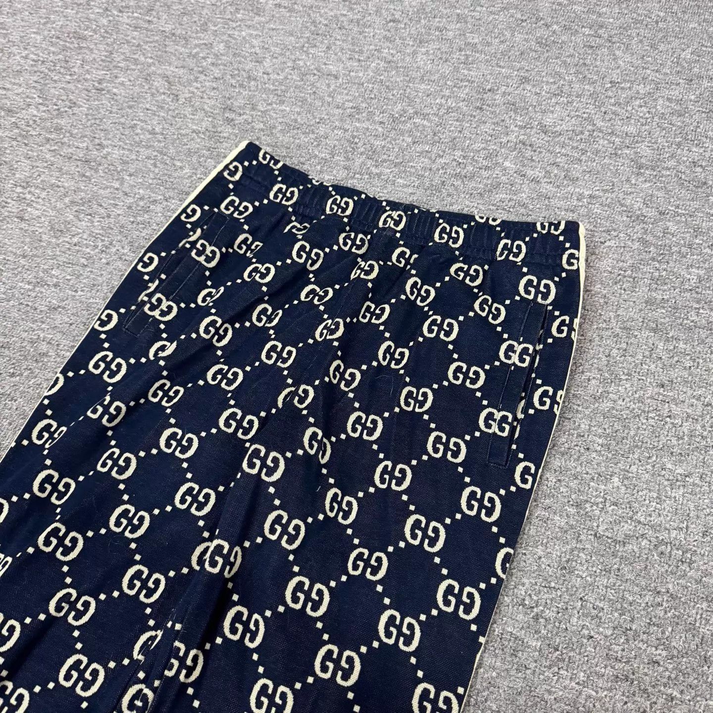 Gucci Gucci Navy GG all over print cuffed sweatpants XS Size 25" / US 0 / IT 36 - 4 Thumbnail