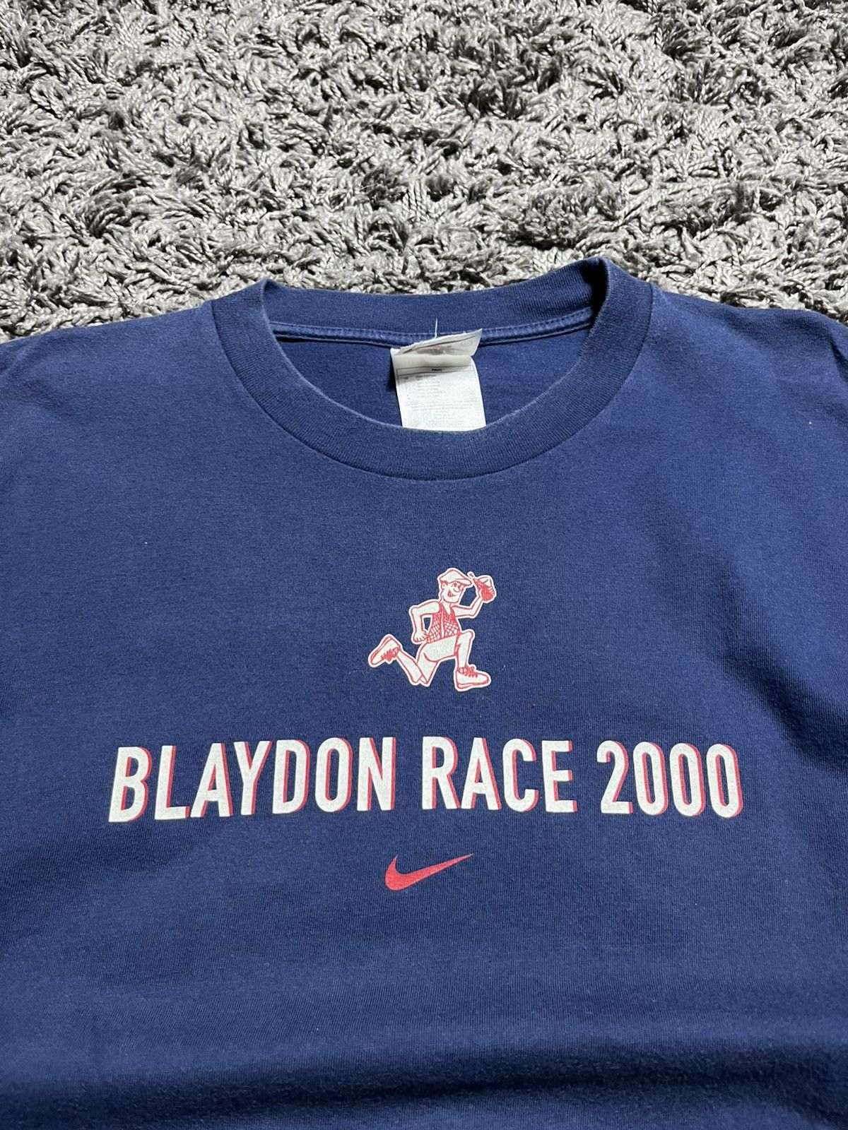 Nike NIKE VINTAGE Y2K COTTON CENTRE SWOOSH FADED T-SHIRT Size US XL / EU 56 / 4 - 2 Thumbnail