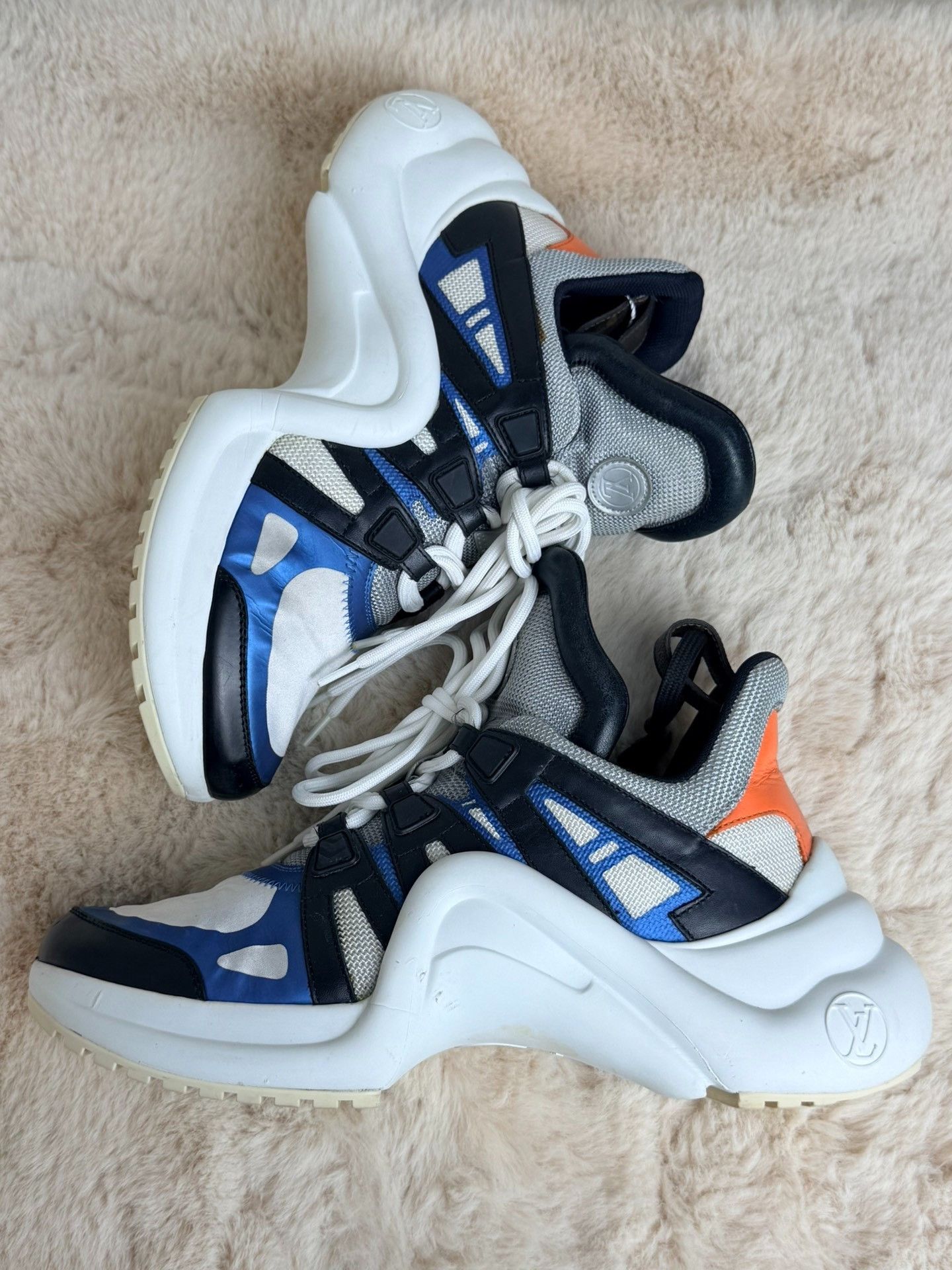Louis Vuitton Louis Vuitton Blue Lowtop Sneakers us_9 Women Size US 9 / IT 39 - 1 Thumbnail